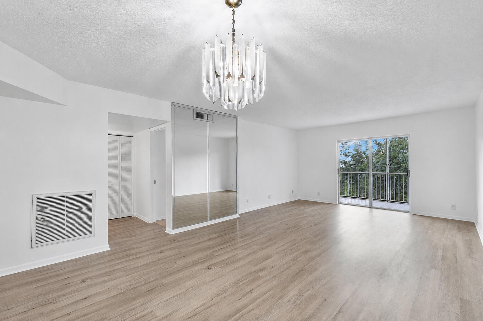 BRIARWOOD CLUB CONDO 4 - Residential