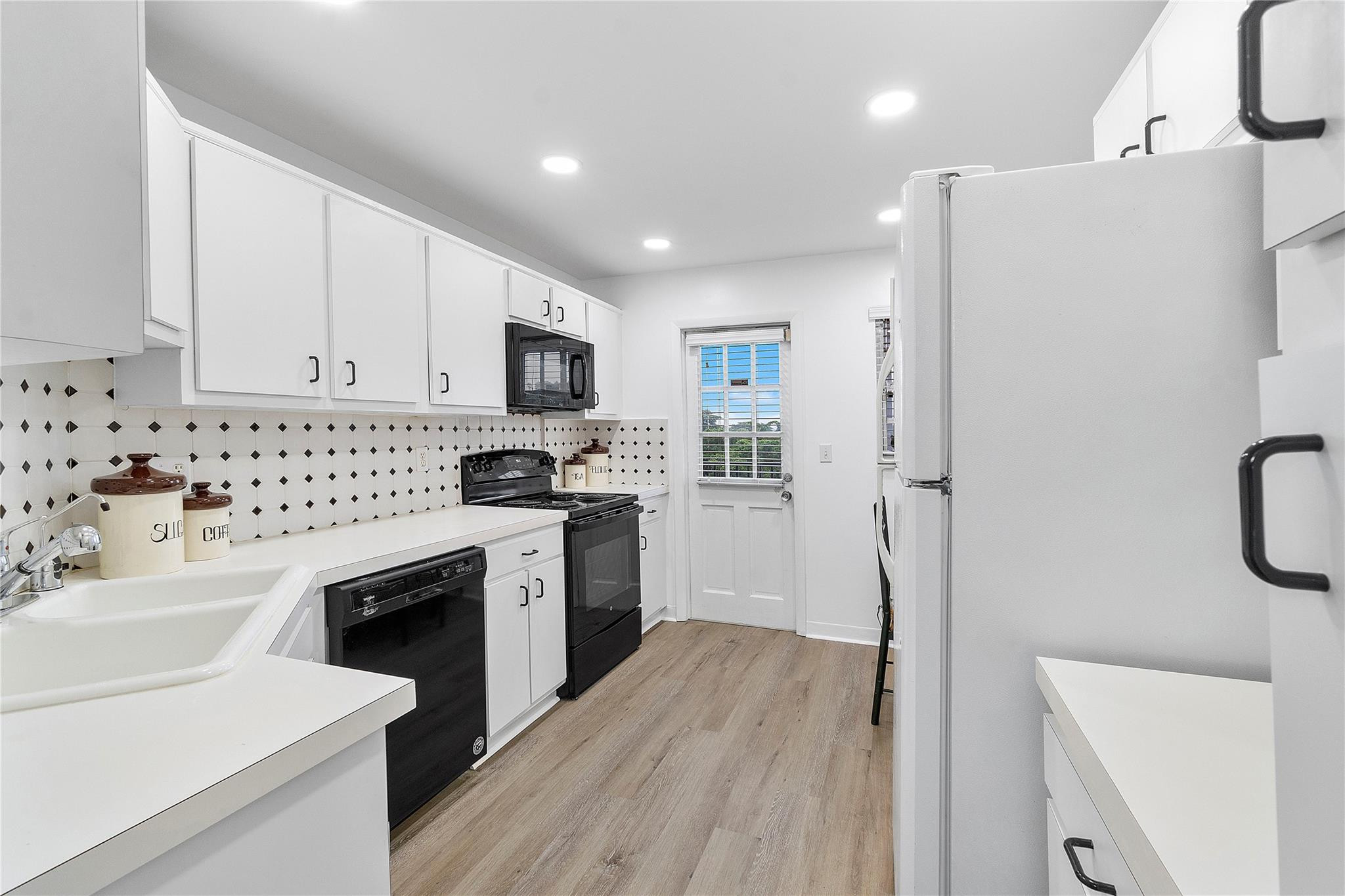 BRIARWOOD CLUB CONDO 4 - Residential