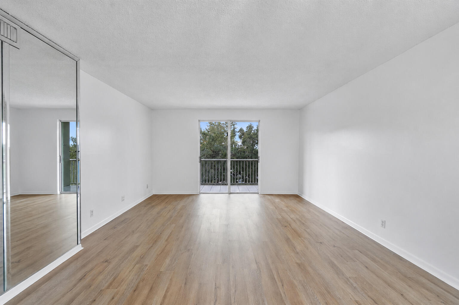 BRIARWOOD CLUB CONDO 4 - Residential