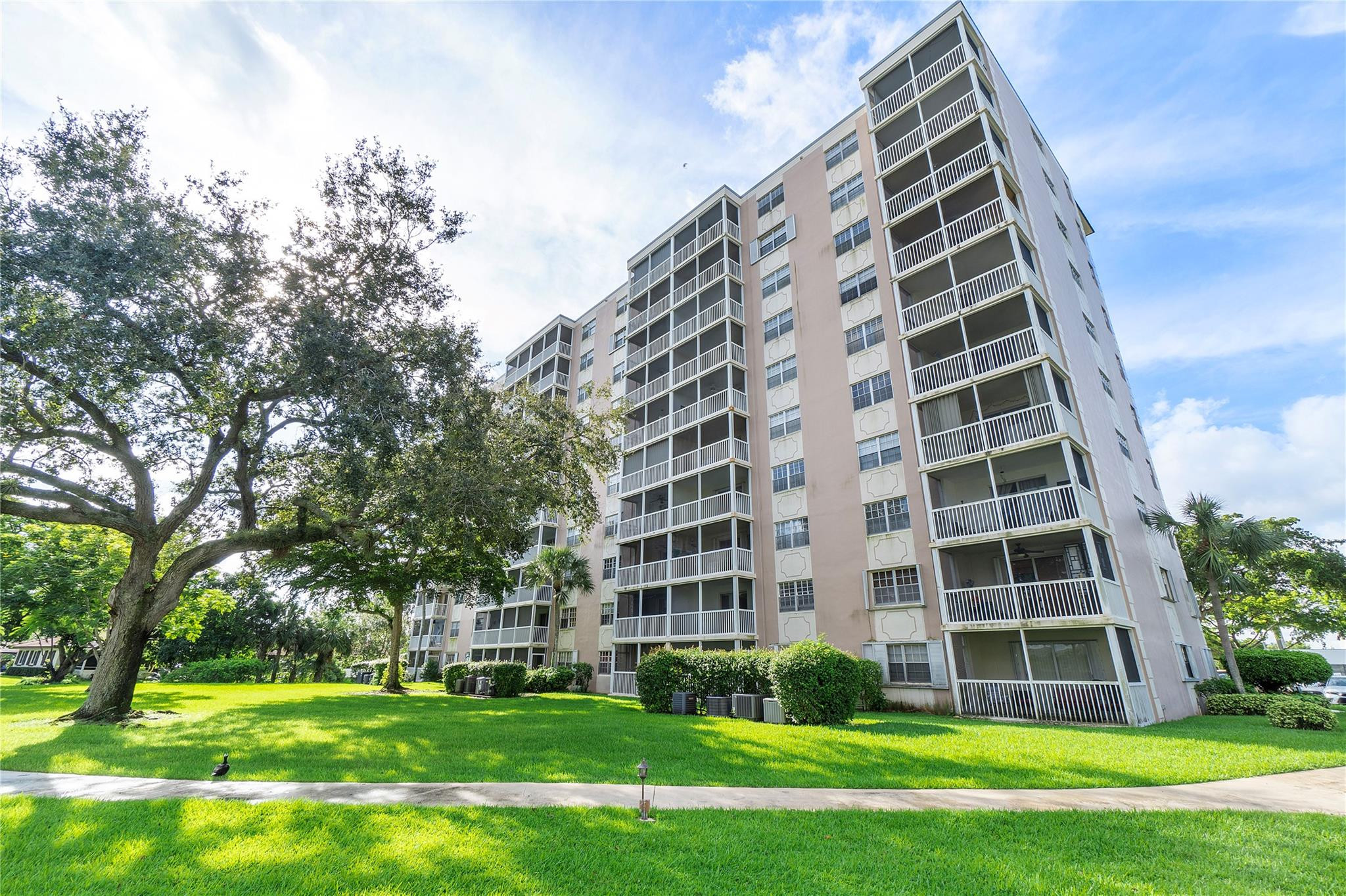 BRIARWOOD CLUB CONDO 4 - Residential