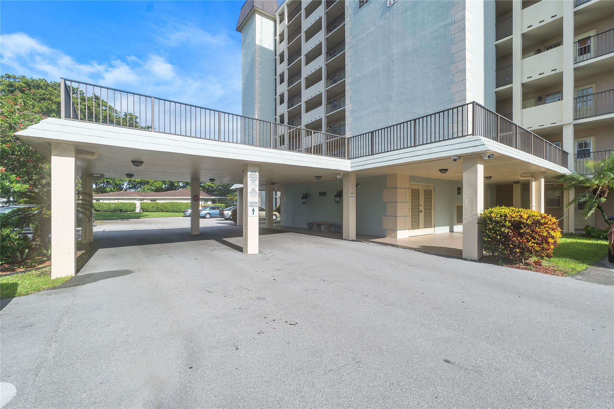 BRIARWOOD CLUB CONDO 4 - Residential
