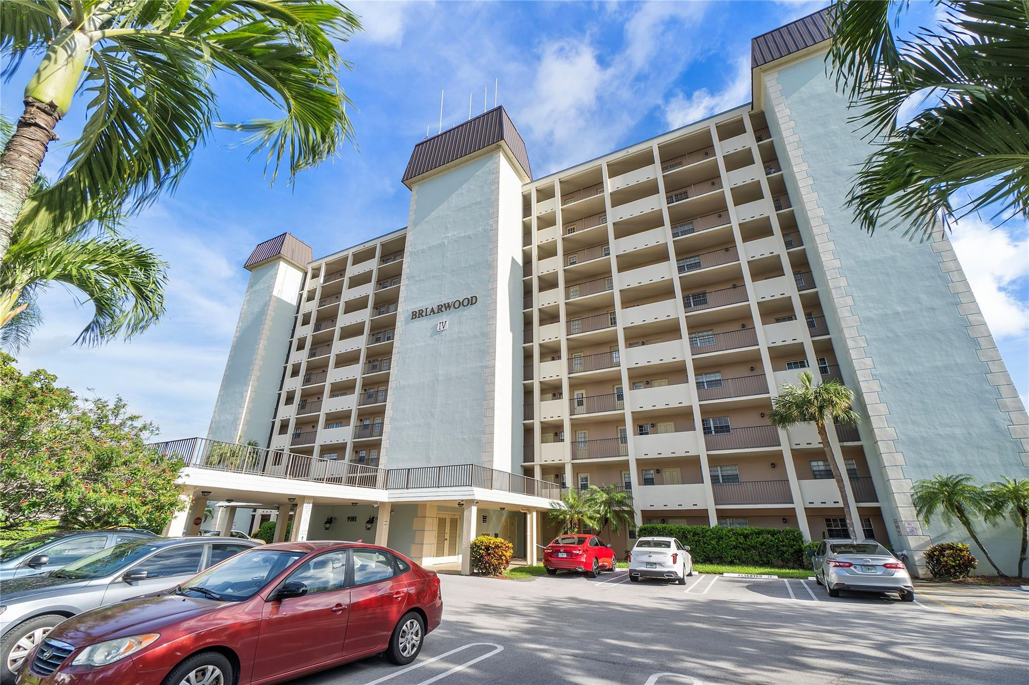 BRIARWOOD CLUB CONDO 4 - Residential