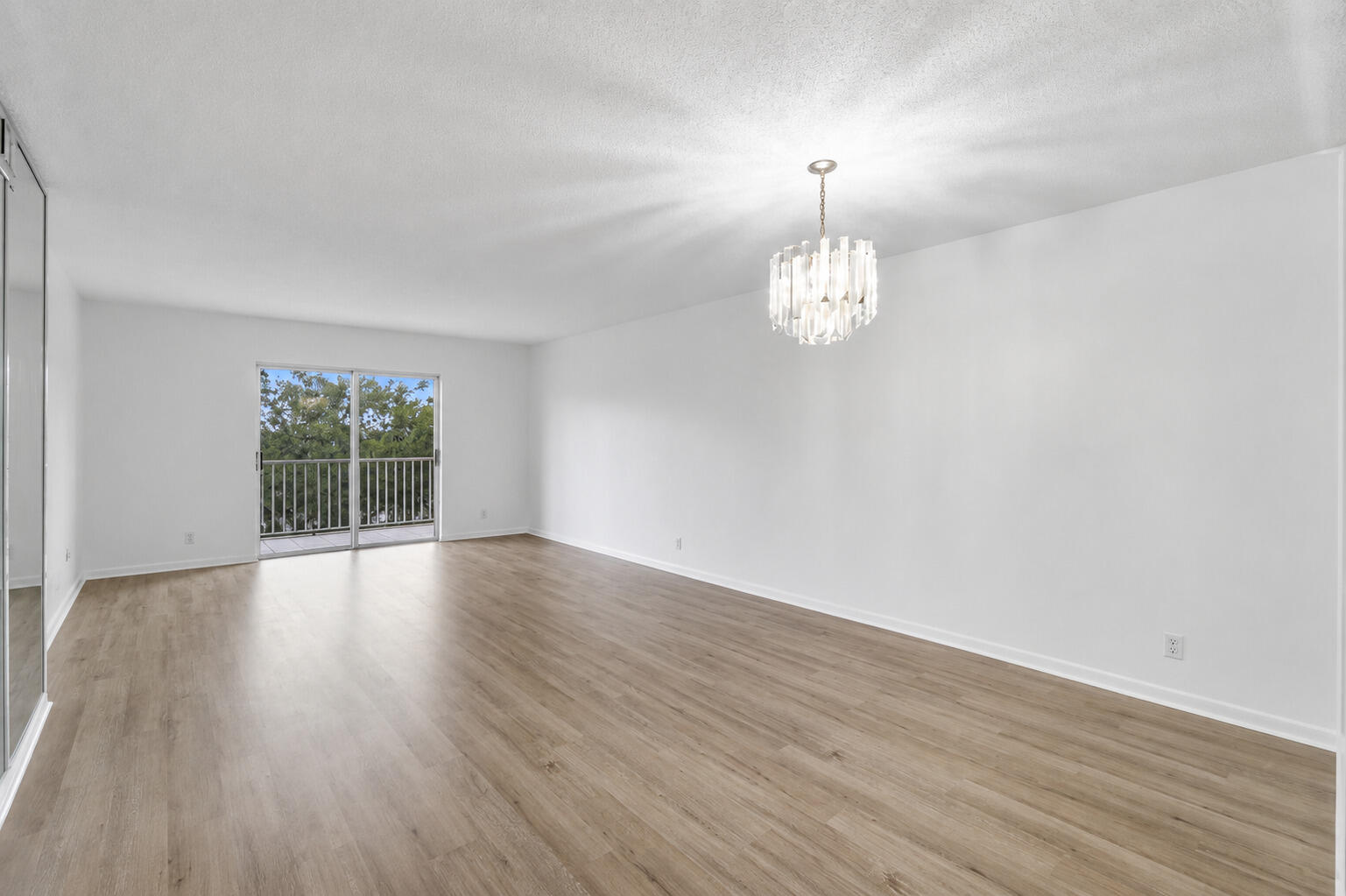 BRIARWOOD CLUB CONDO 4 - Residential