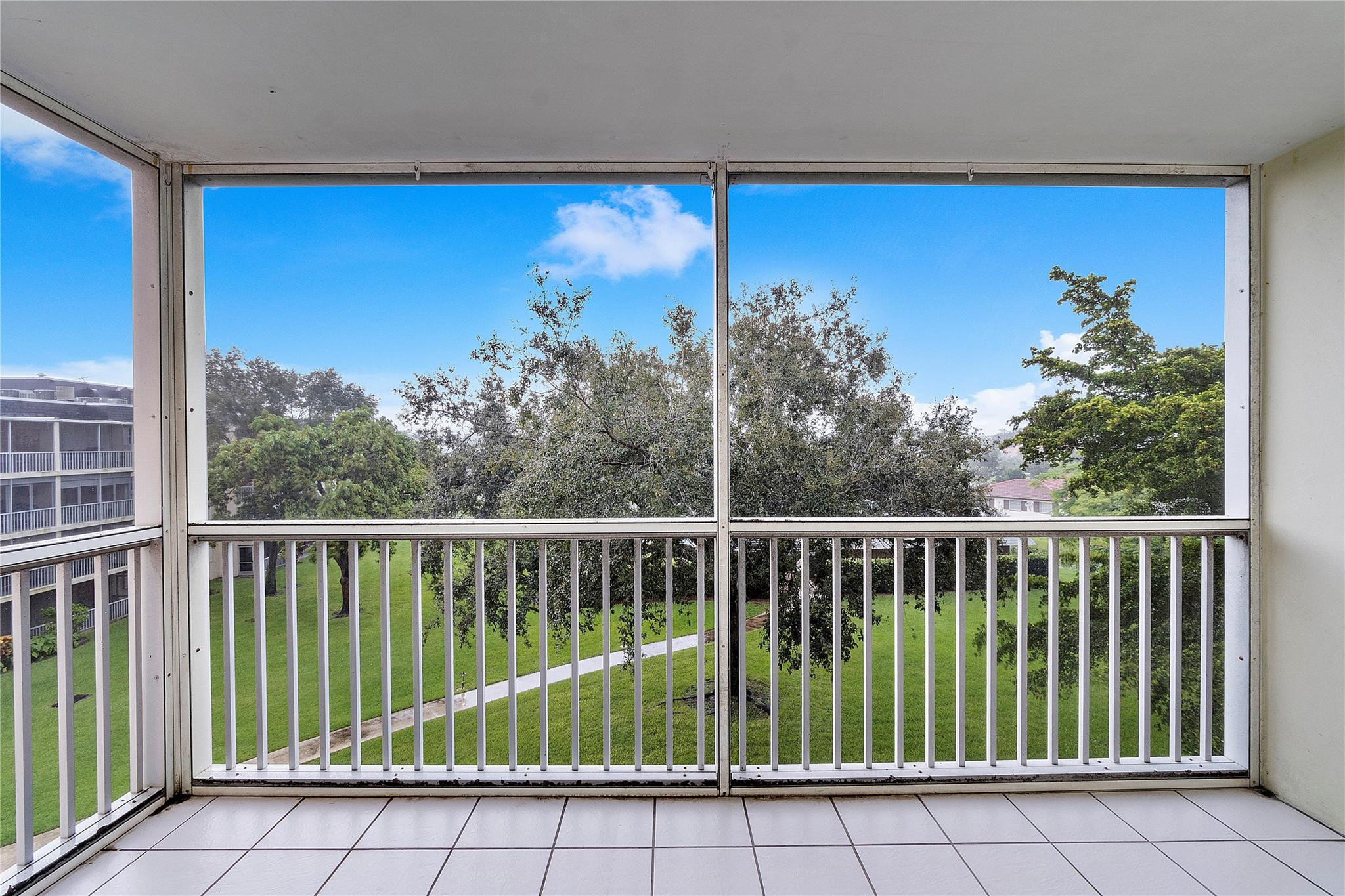 BRIARWOOD CLUB CONDO 4 - Residential