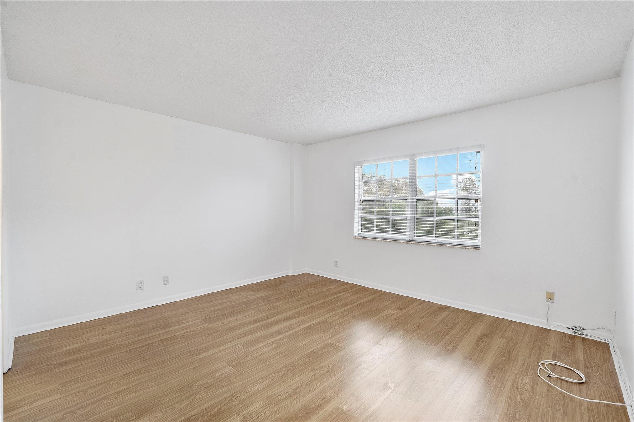 BRIARWOOD CLUB CONDO 4 - Residential