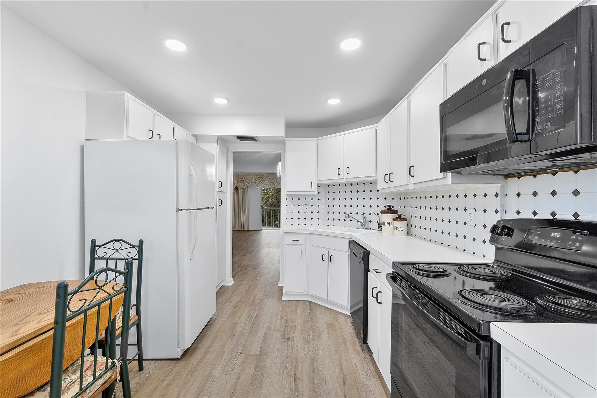 BRIARWOOD CLUB CONDO 4 - Residential