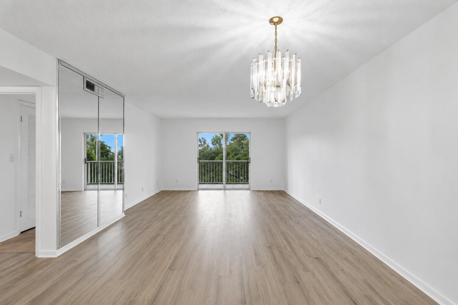 BRIARWOOD CLUB CONDO 4 - Residential