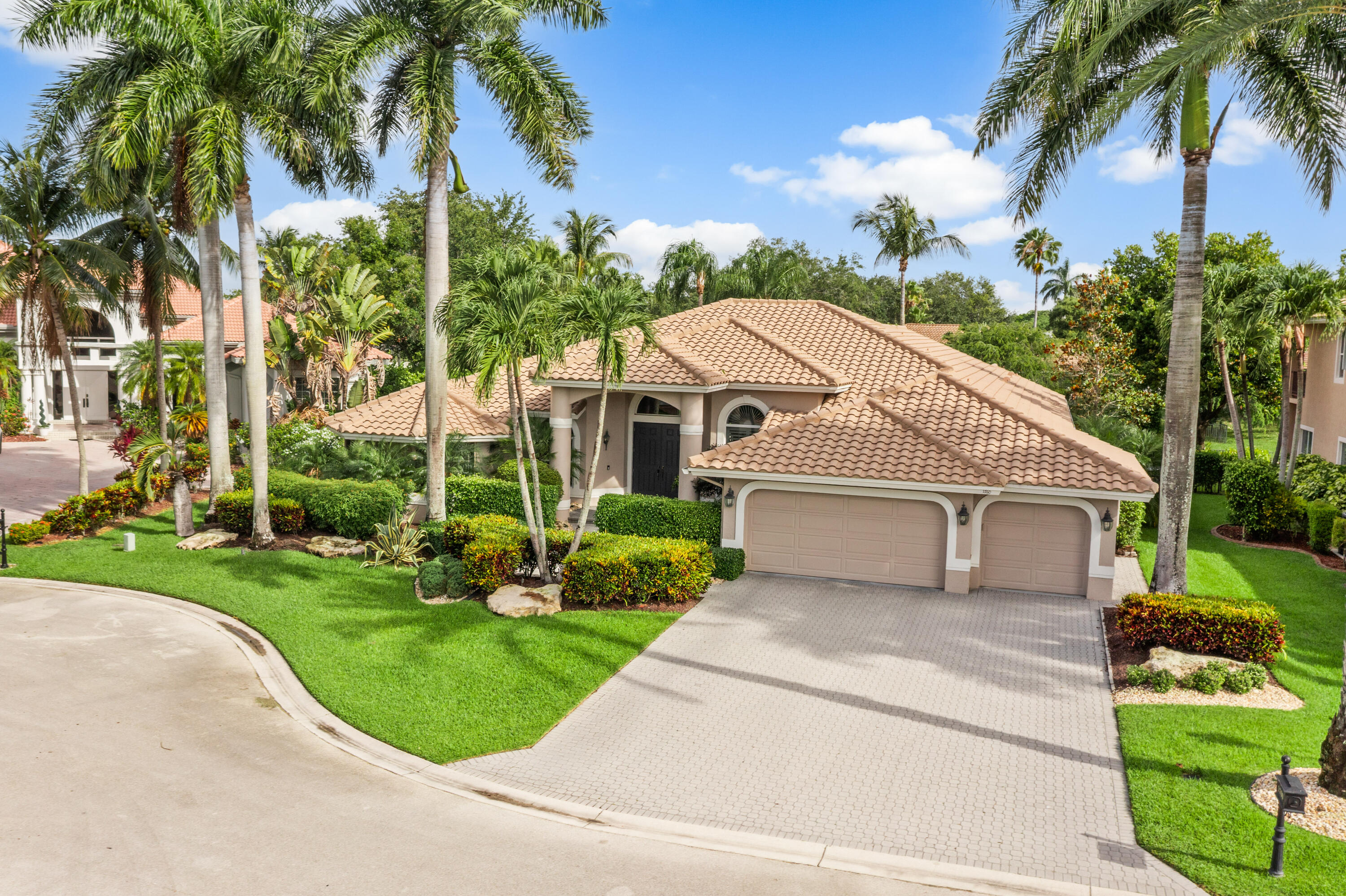 Stunning 5 Bed, 4 Bath Pool Home On A Cul-De-Sac & Waterfront Lot! Long Driveway w/3-Car Garage & 10 Year Old Roof. Updated Kitchen w/Granite Counters, Breakfast Bar, Custom Wood Cabinetry & Stainless Steel Appliances. Spacious Primary w/Sitting Area, Walk-In Closets, Dual Vanities & Sinks, Separate Tub & Wraparound Shower. Desirable Floor Plan w/Crown Molding Throughout, Large Bedrooms w/Built-Ins, Jack & Jill Bath & Updated Cabana Bath. Private Fenced-In Backyard Paradise w/Built-In Summer Kitchen, Covered Patio, Extended Pavers, Pool w/Water Views Ideal For Entertaining. Meticulously Maintained By Original Homeowners Ready To Turn The Keys Over To You! 24-Hour Guard Gated, Resort Style Amenities, Pool, Basketball, Tennis & More. Close to Schools, Shopping, Restaurants, Highways & More!