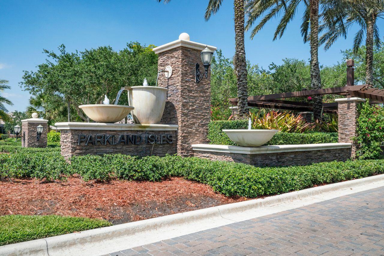 PARKLAND ISLES - Residential