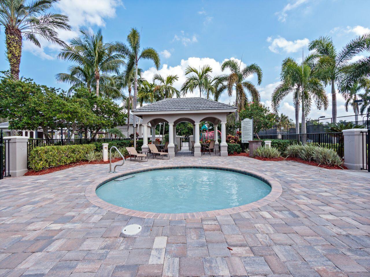 PARKLAND ISLES - Residential
