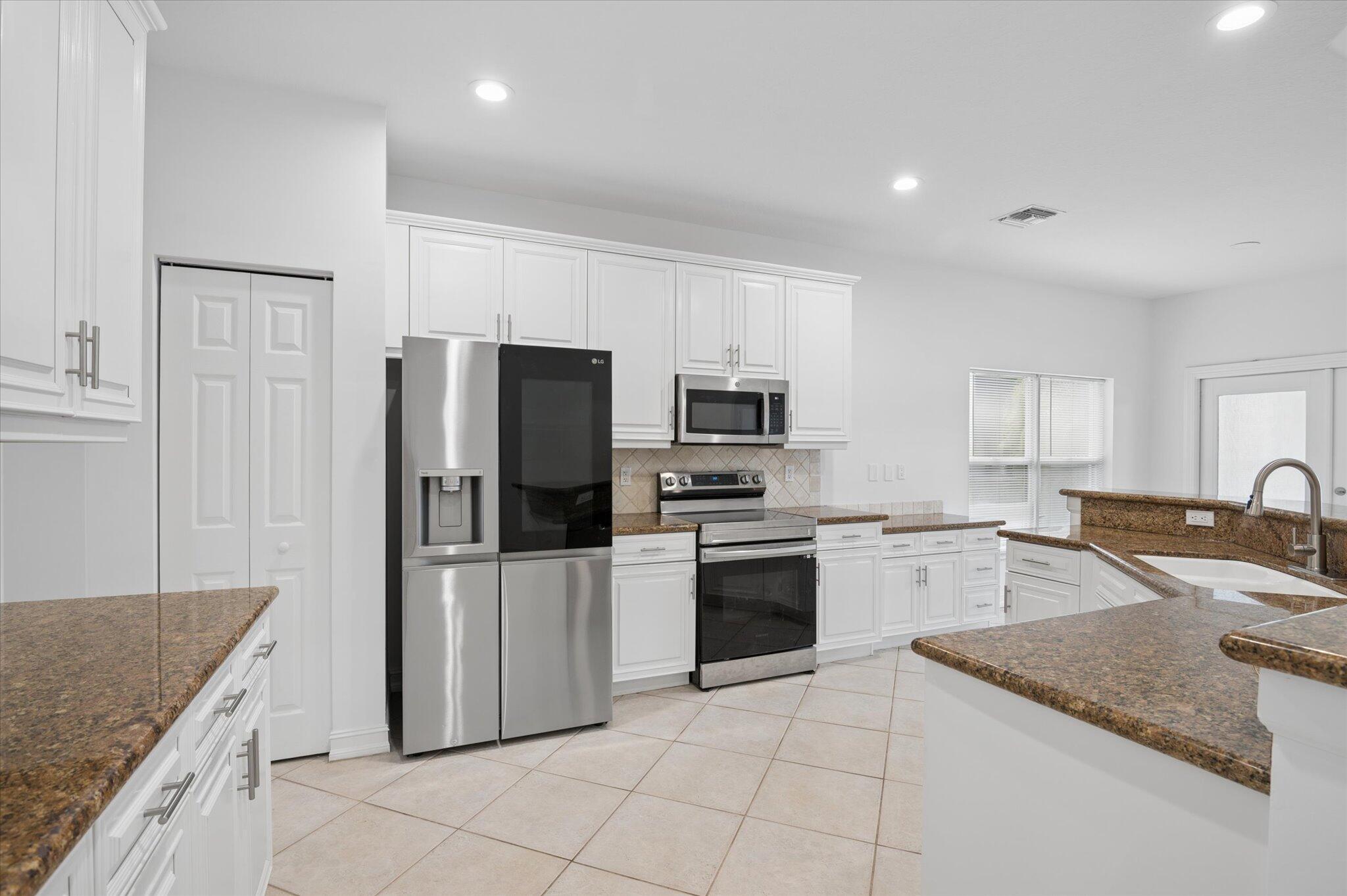 PARKLAND ISLES - Residential