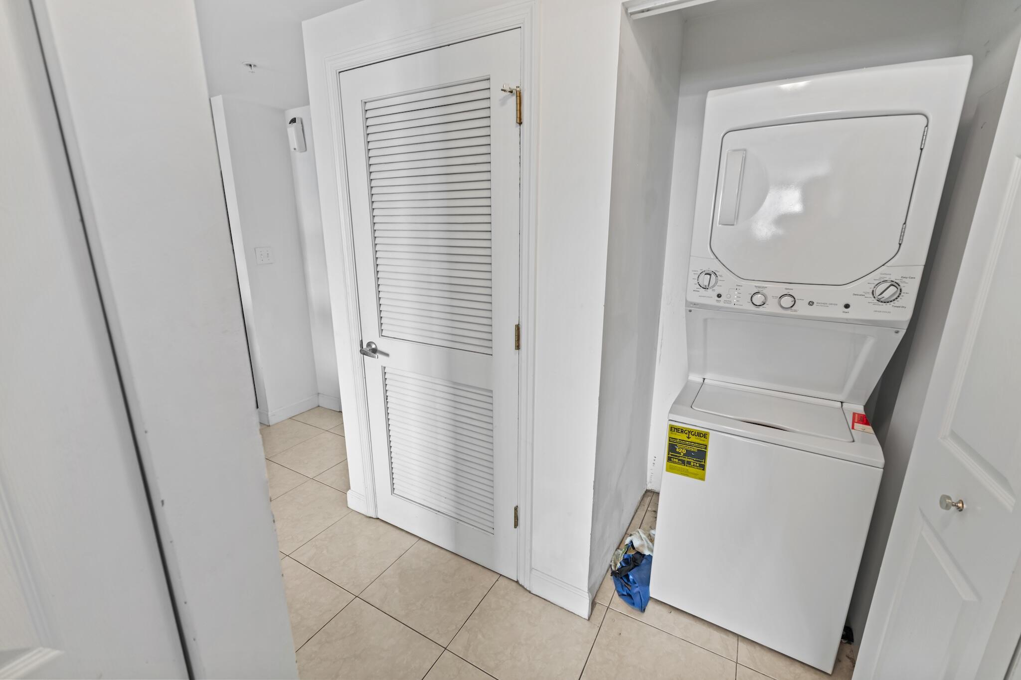 HOLLYWOOD STATION RES CONDO - Residential