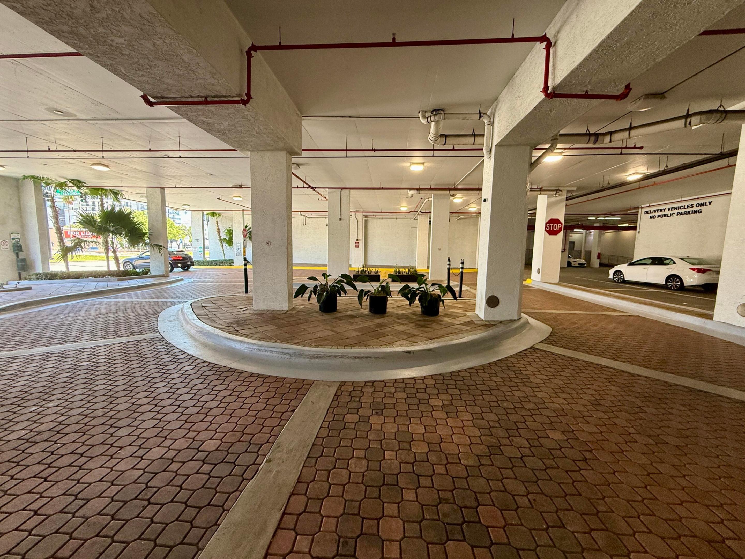 HOLLYWOOD STATION RES CONDO - Residential