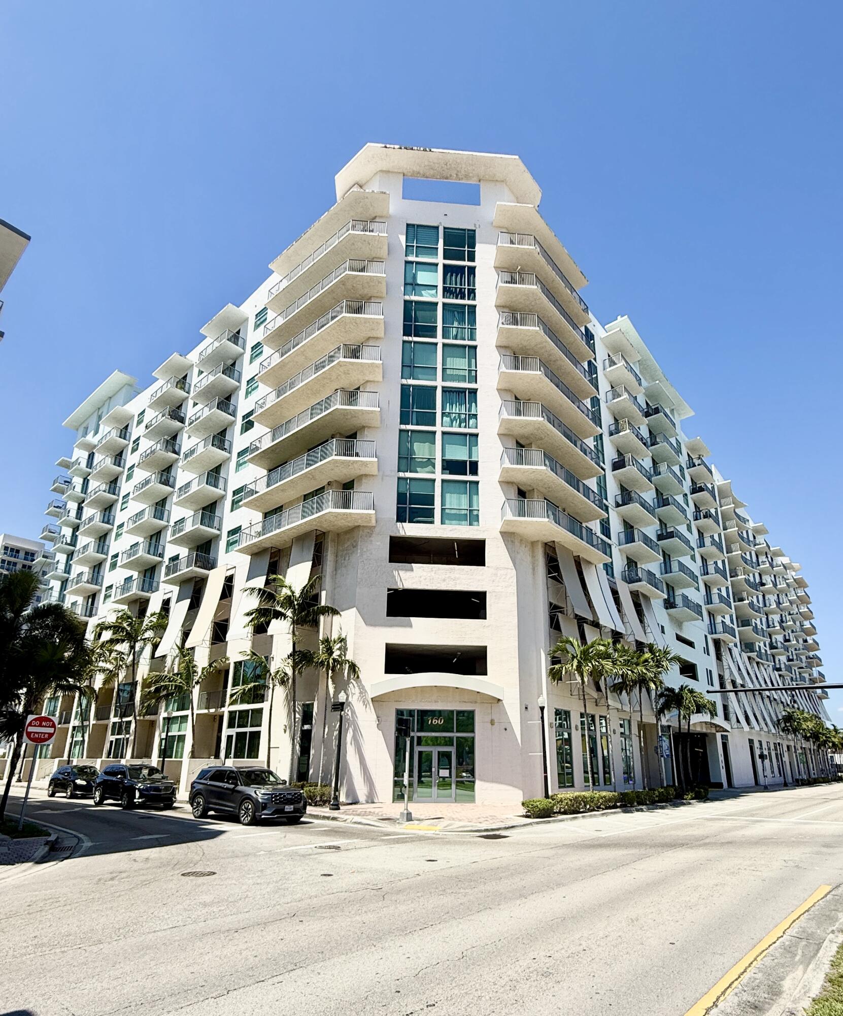 HOLLYWOOD STATION RES CONDO - Residential