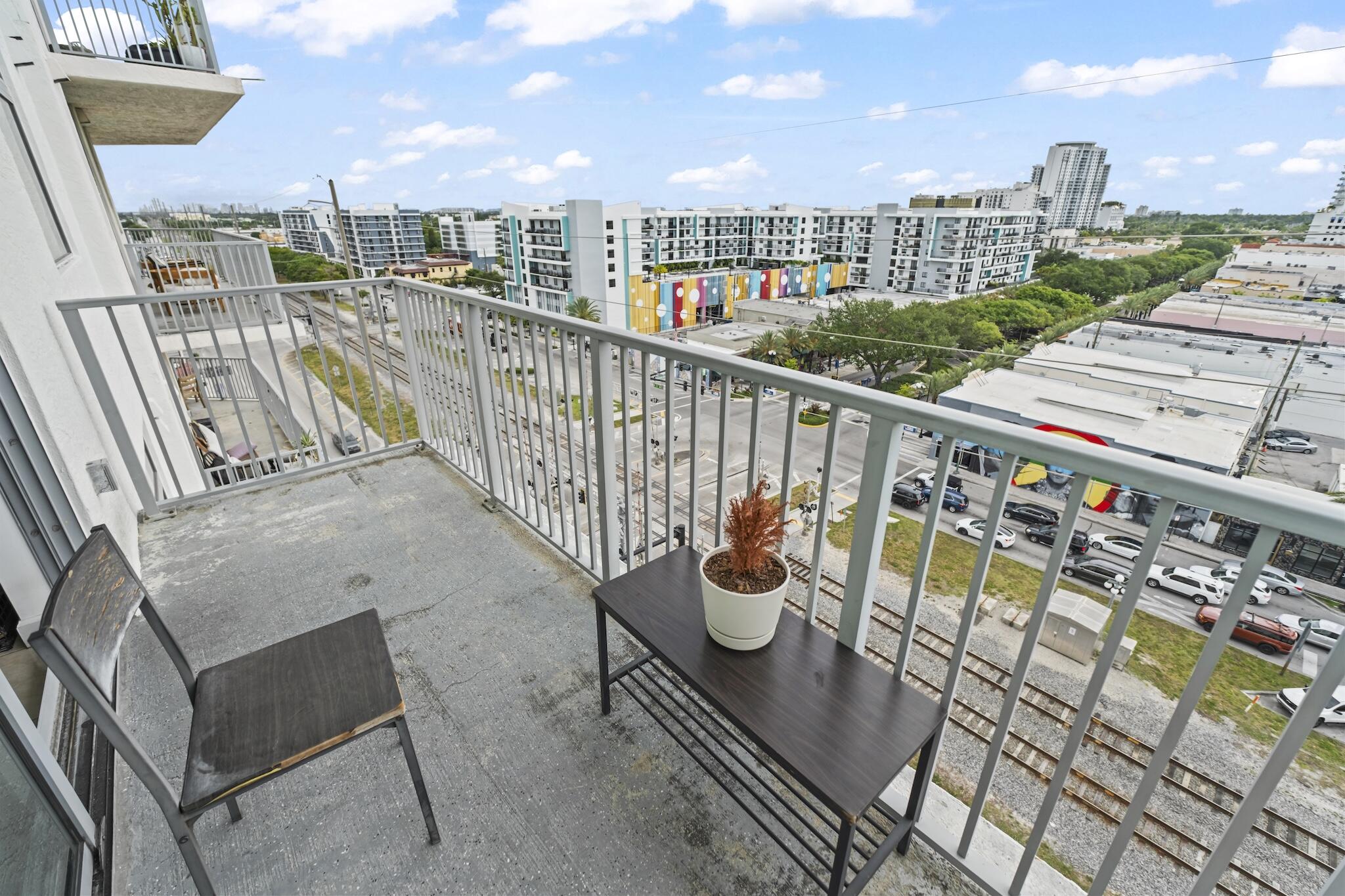 HOLLYWOOD STATION RES CONDO - Residential