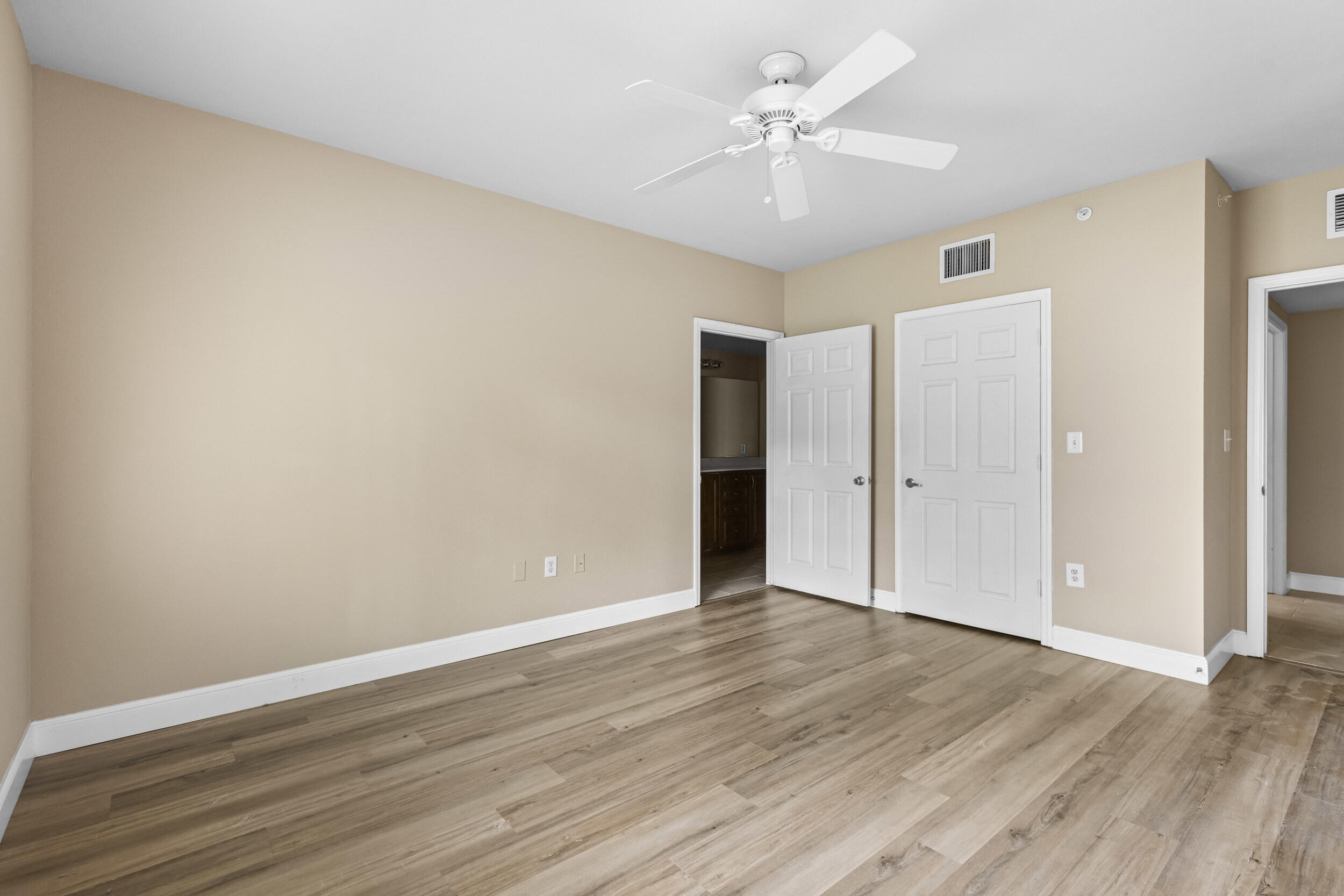 VILLAS AT EMERALD DUNES CONDO - Residential Lease