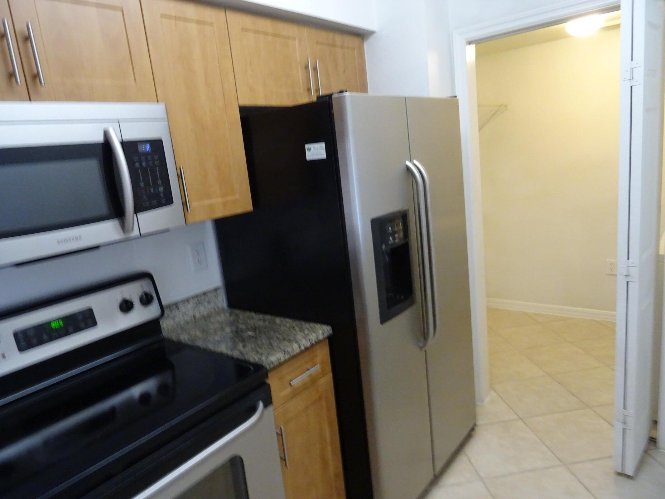 VILLAS AT EMERALD DUNES CONDO - Residential Lease