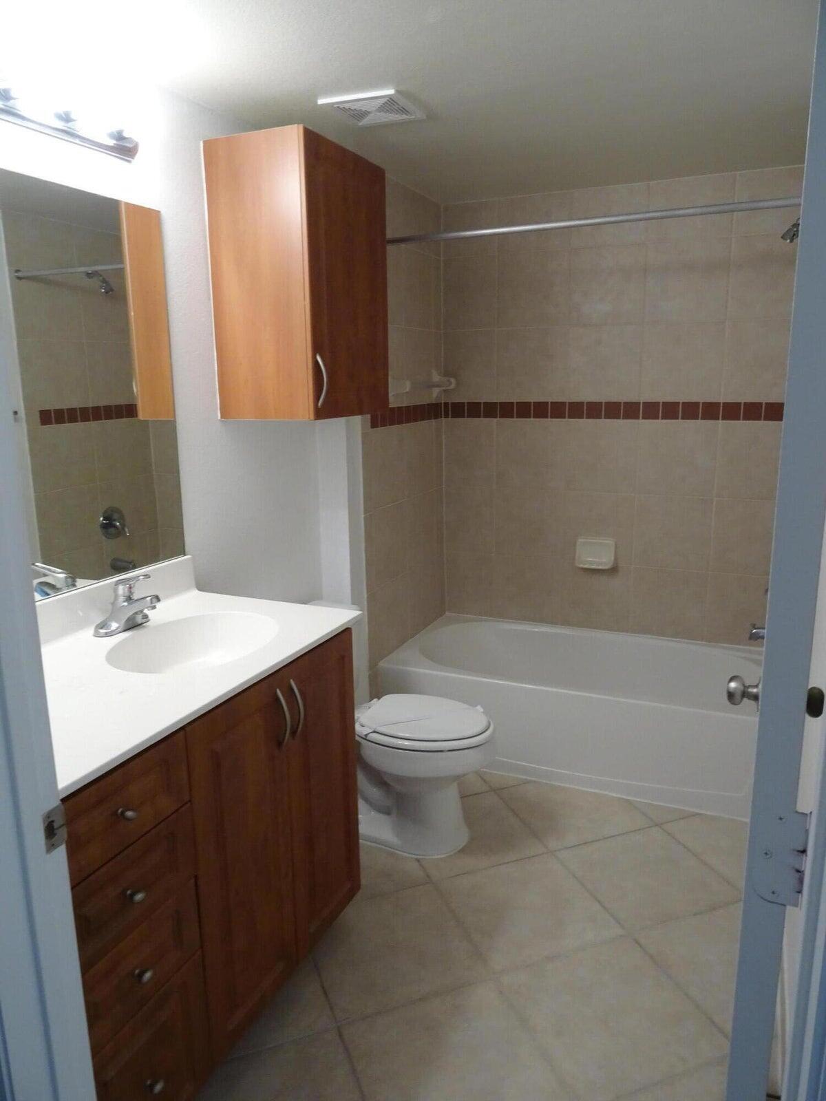 VILLAS AT EMERALD DUNES CONDO - Residential Lease