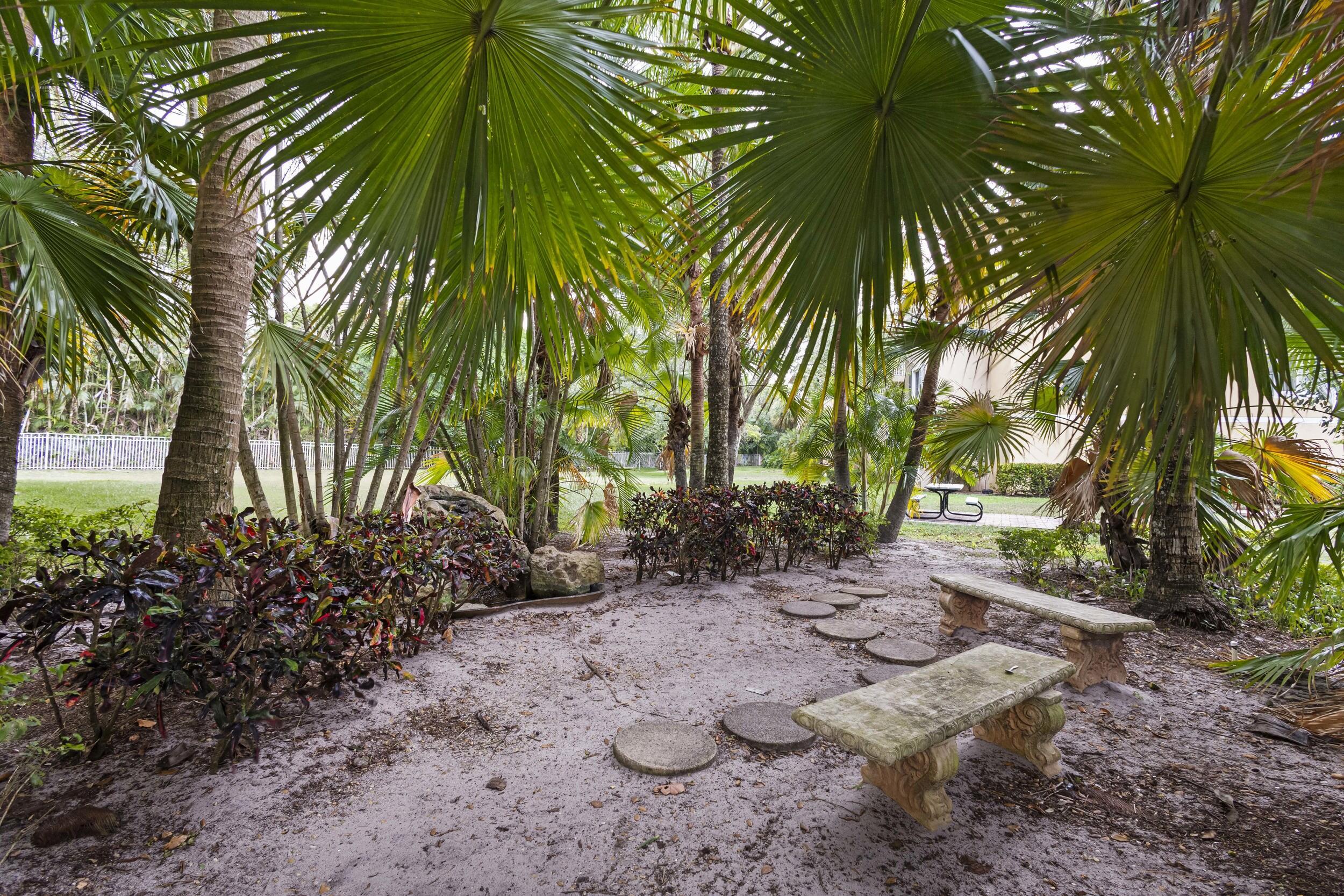 VILLAS AT EMERALD DUNES CONDO - Residential Lease