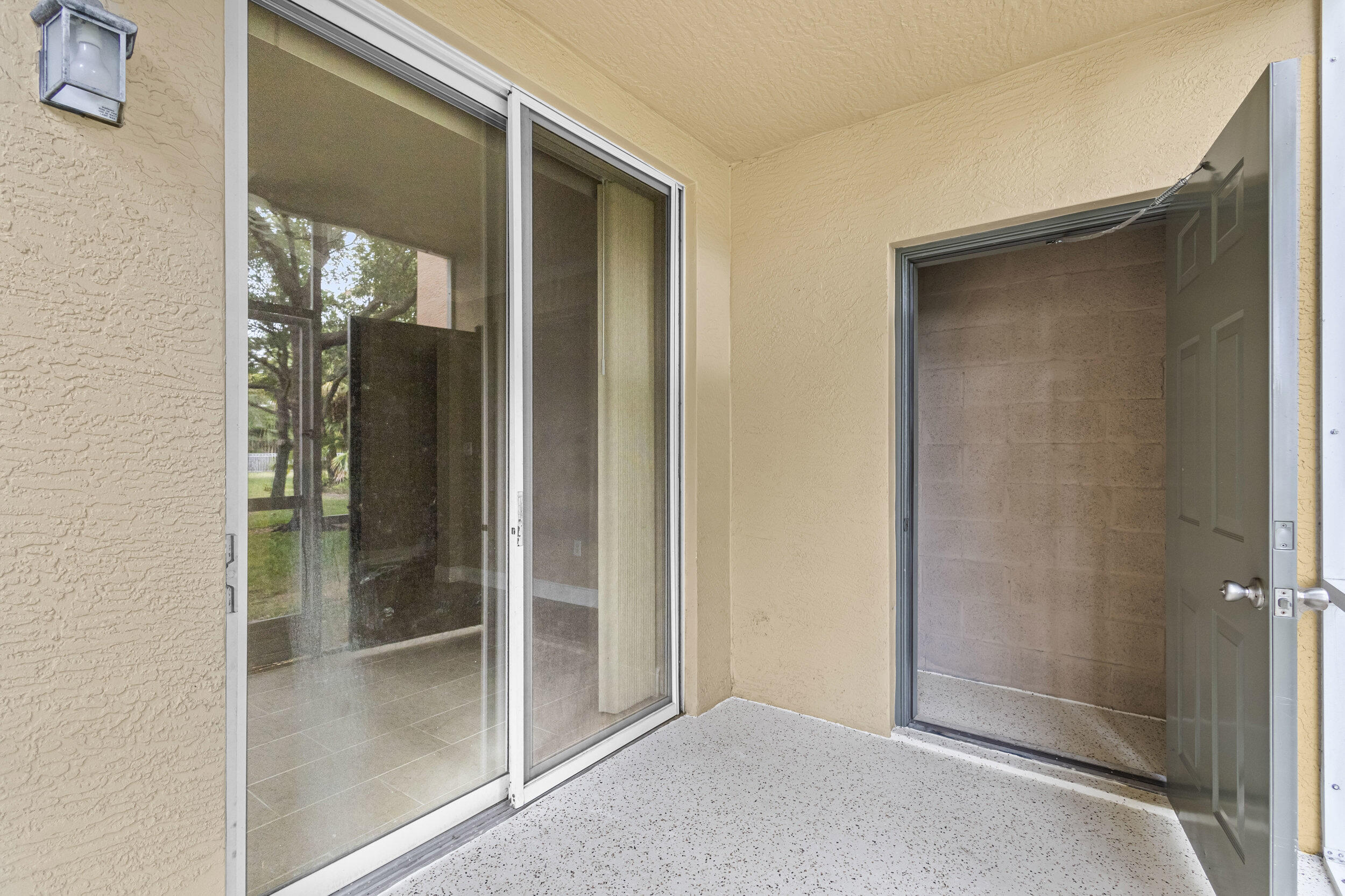VILLAS AT EMERALD DUNES CONDO - Residential Lease