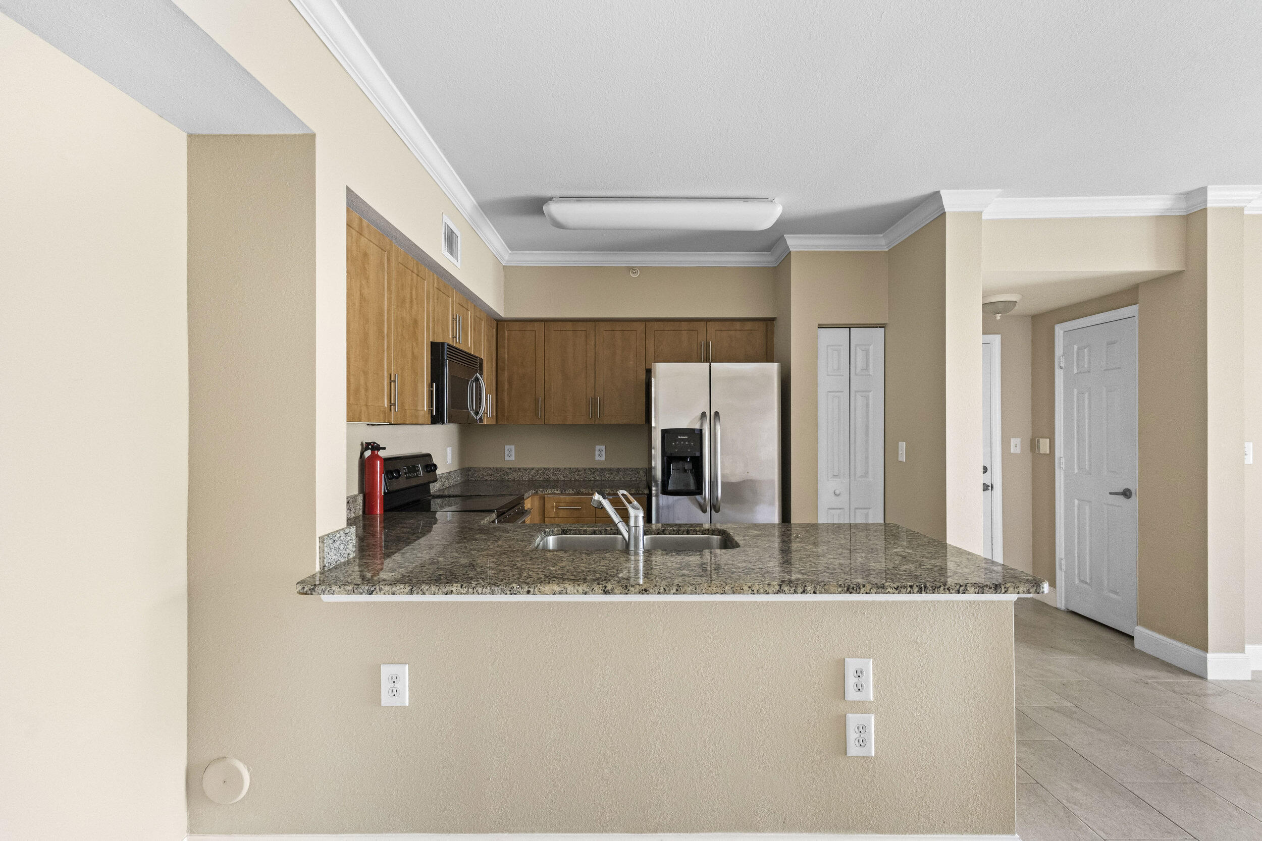 VILLAS AT EMERALD DUNES CONDO - Residential Lease