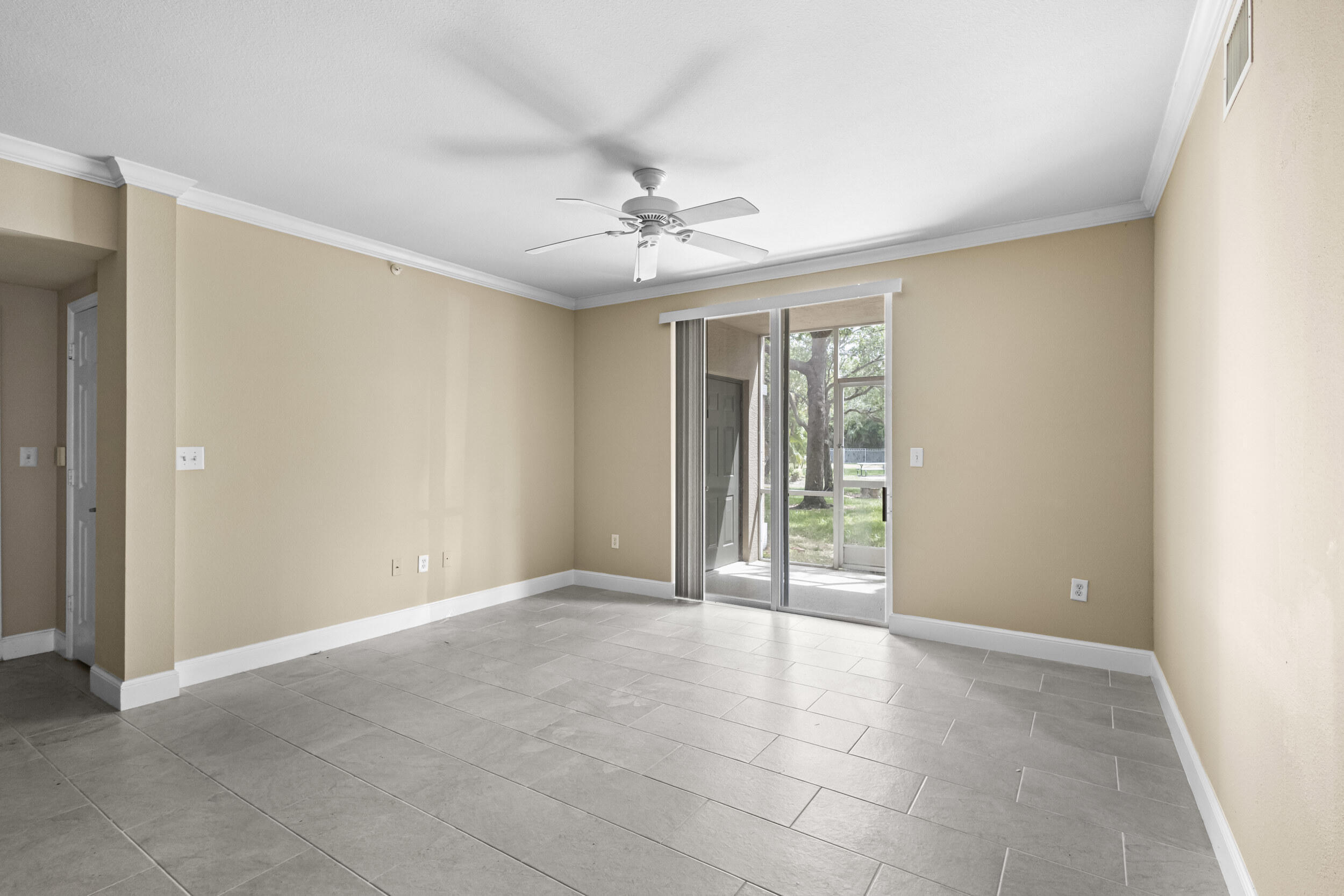 VILLAS AT EMERALD DUNES CONDO - Residential Lease