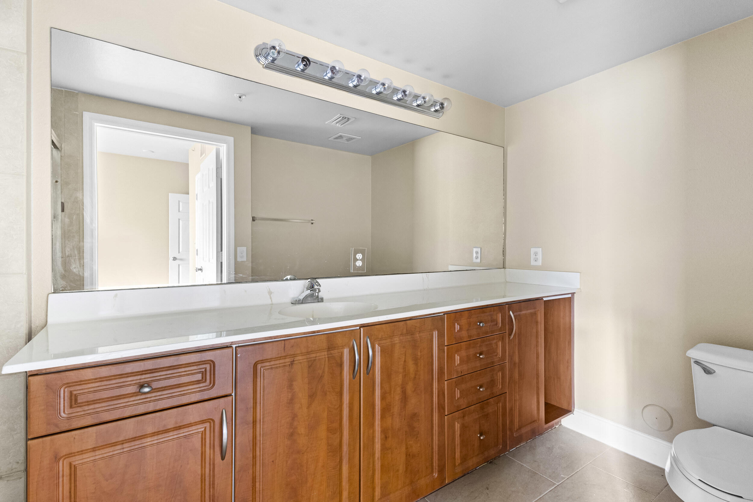 VILLAS AT EMERALD DUNES CONDO - Residential Lease