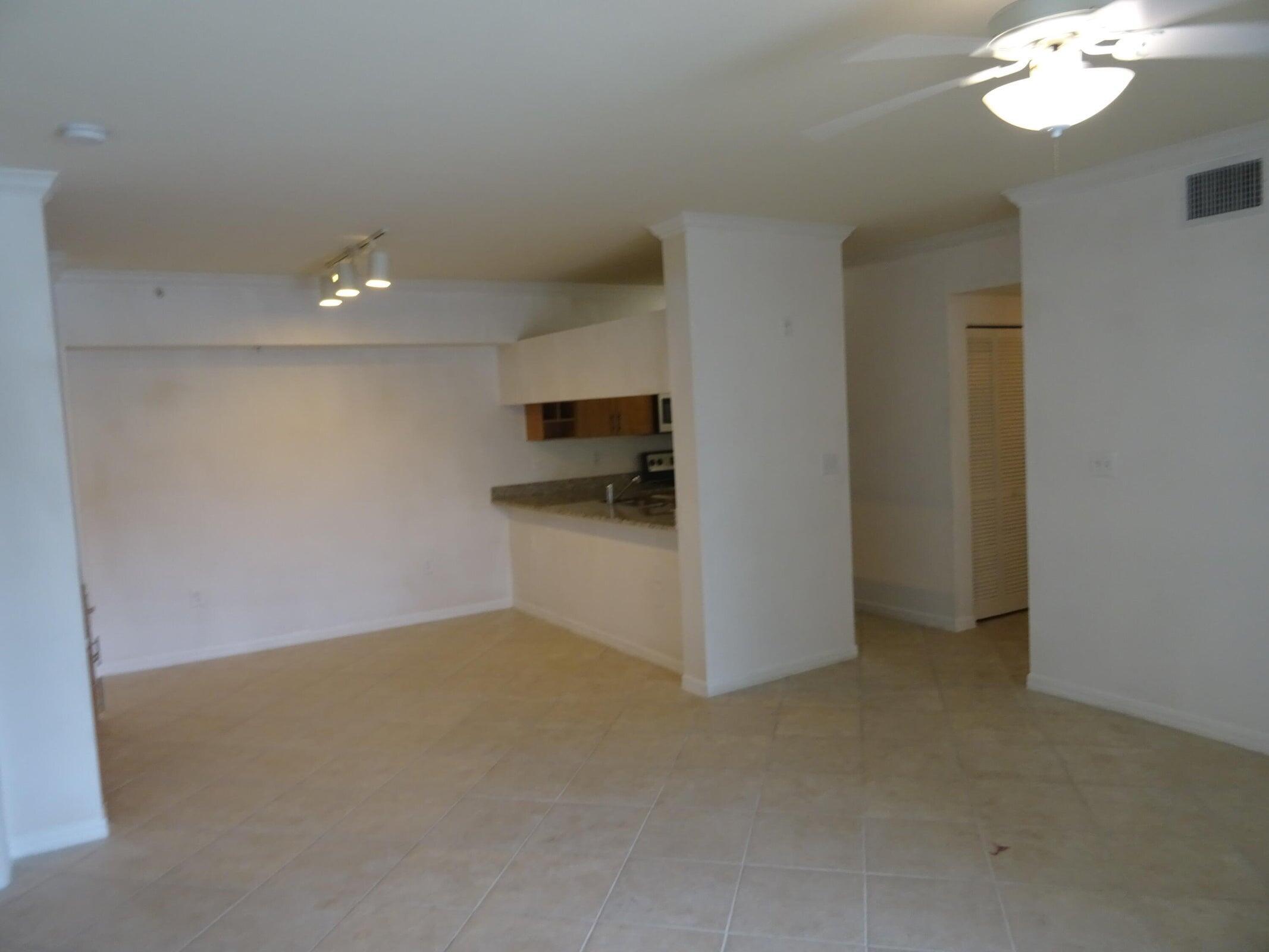 VILLAS AT EMERALD DUNES CONDO - Residential Lease