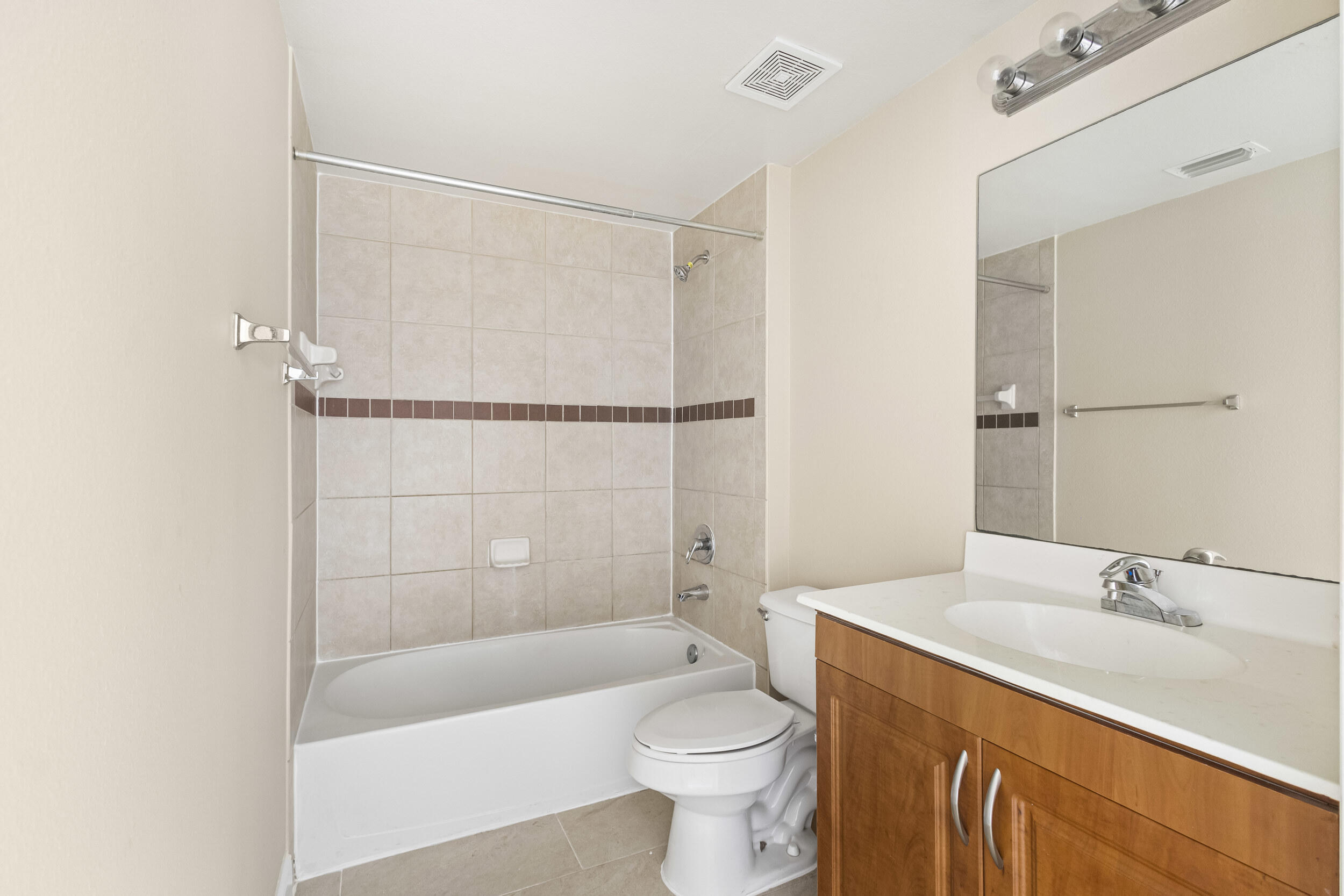 VILLAS AT EMERALD DUNES CONDO - Residential Lease