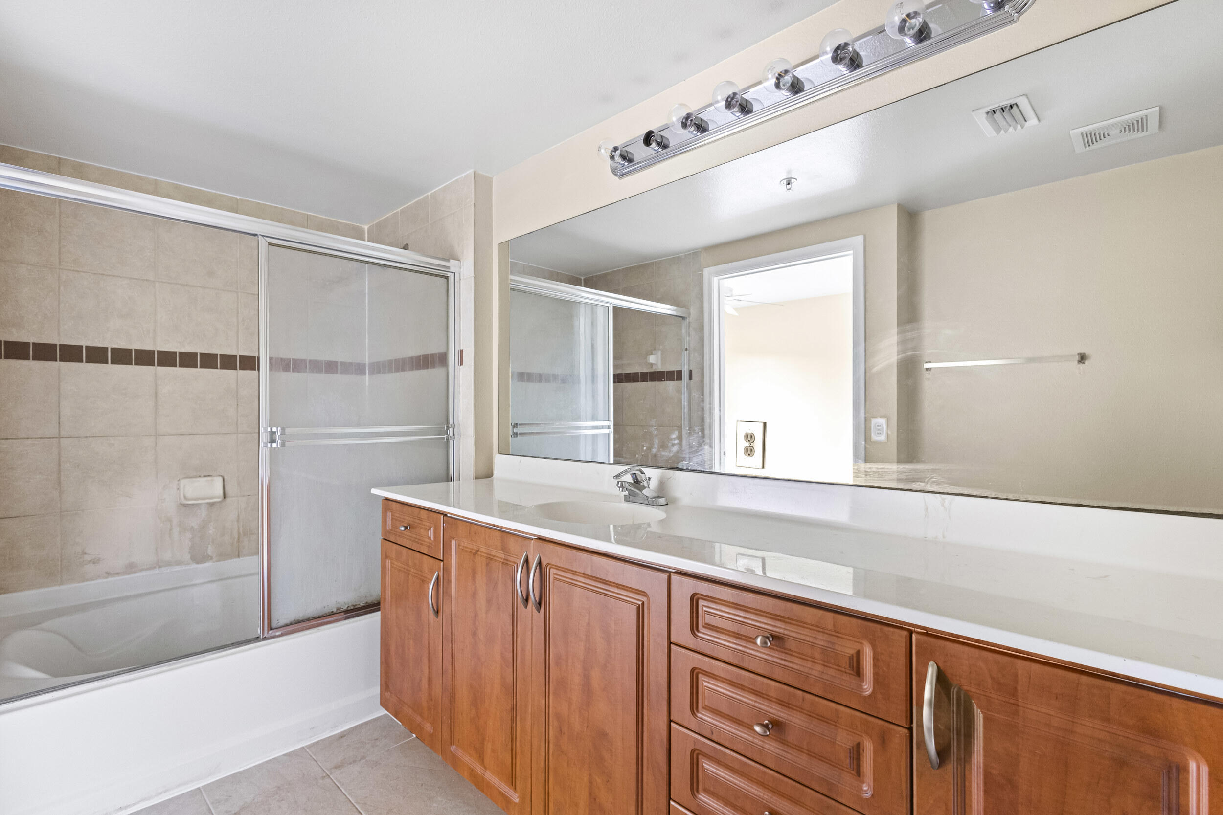 VILLAS AT EMERALD DUNES CONDO - Residential Lease