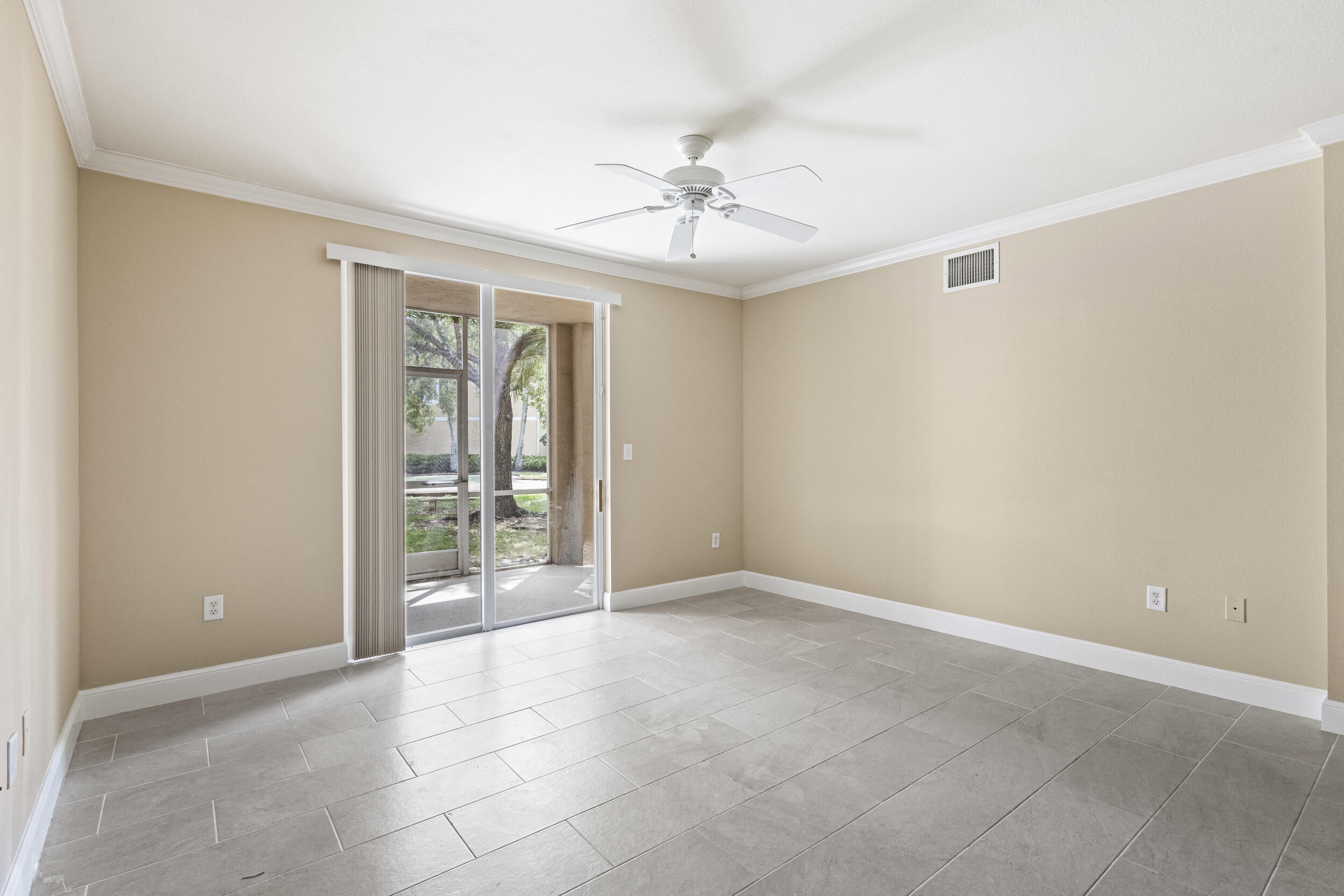 VILLAS AT EMERALD DUNES CONDO - Residential Lease