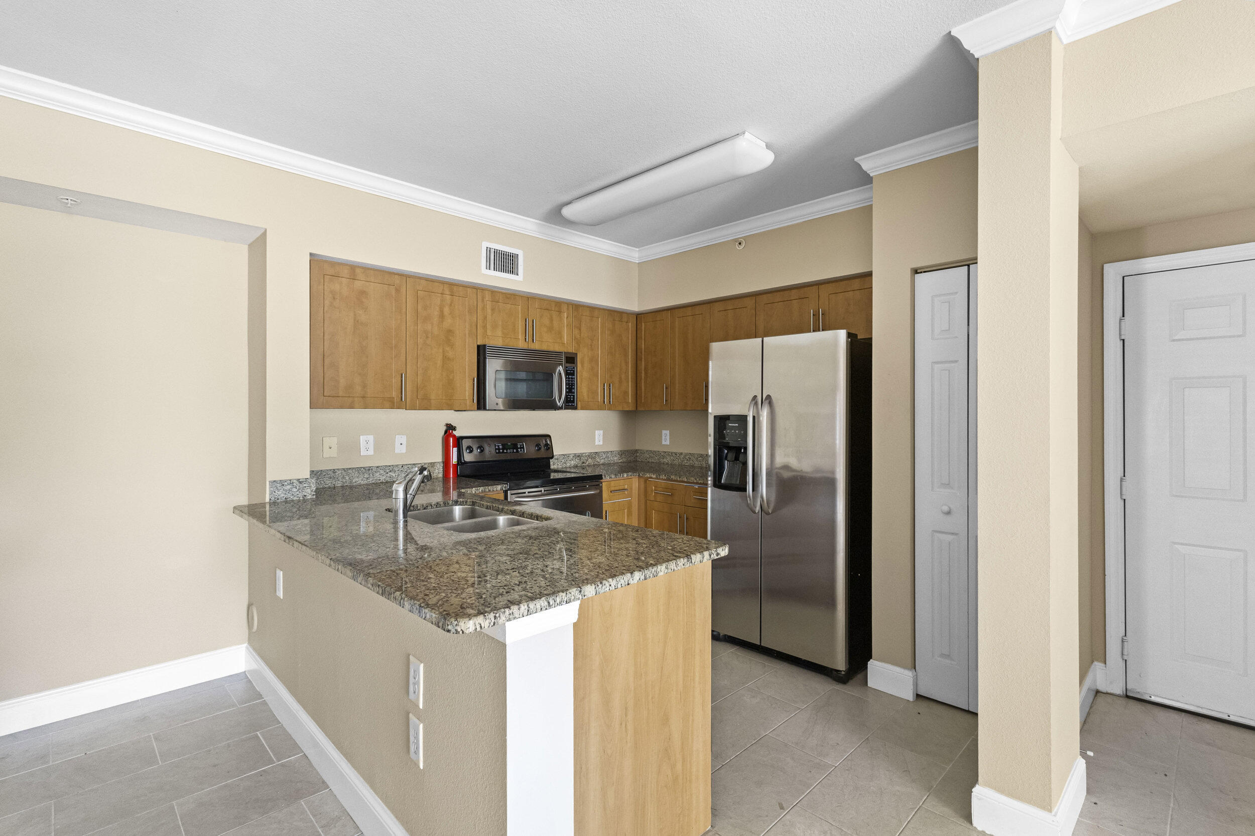 VILLAS AT EMERALD DUNES CONDO - Residential Lease