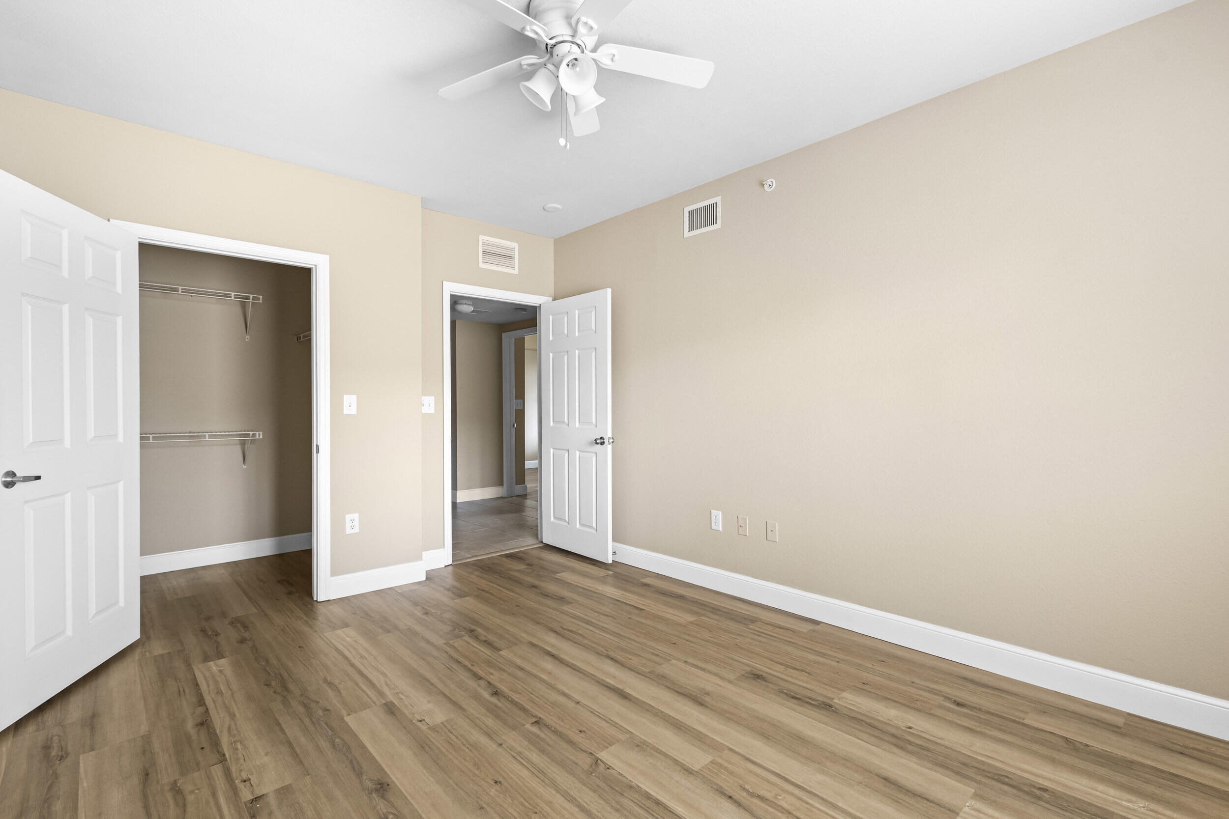 VILLAS AT EMERALD DUNES CONDO - Residential Lease