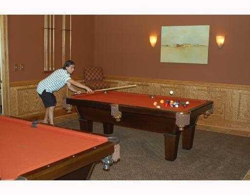 VILLAS AT EMERALD DUNES CONDO - Residential Lease