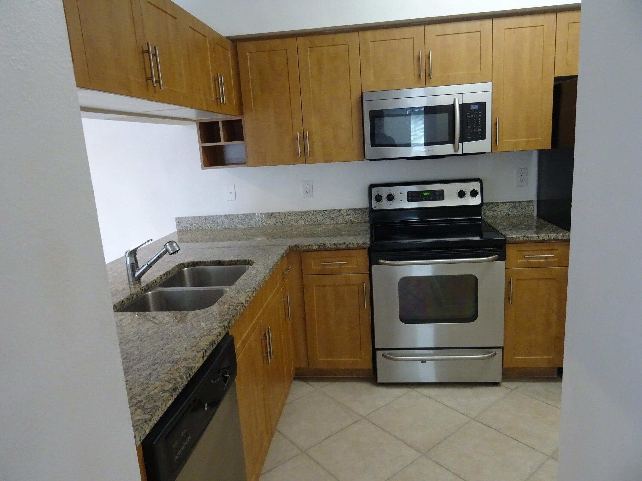 VILLAS AT EMERALD DUNES CONDO - Residential Lease