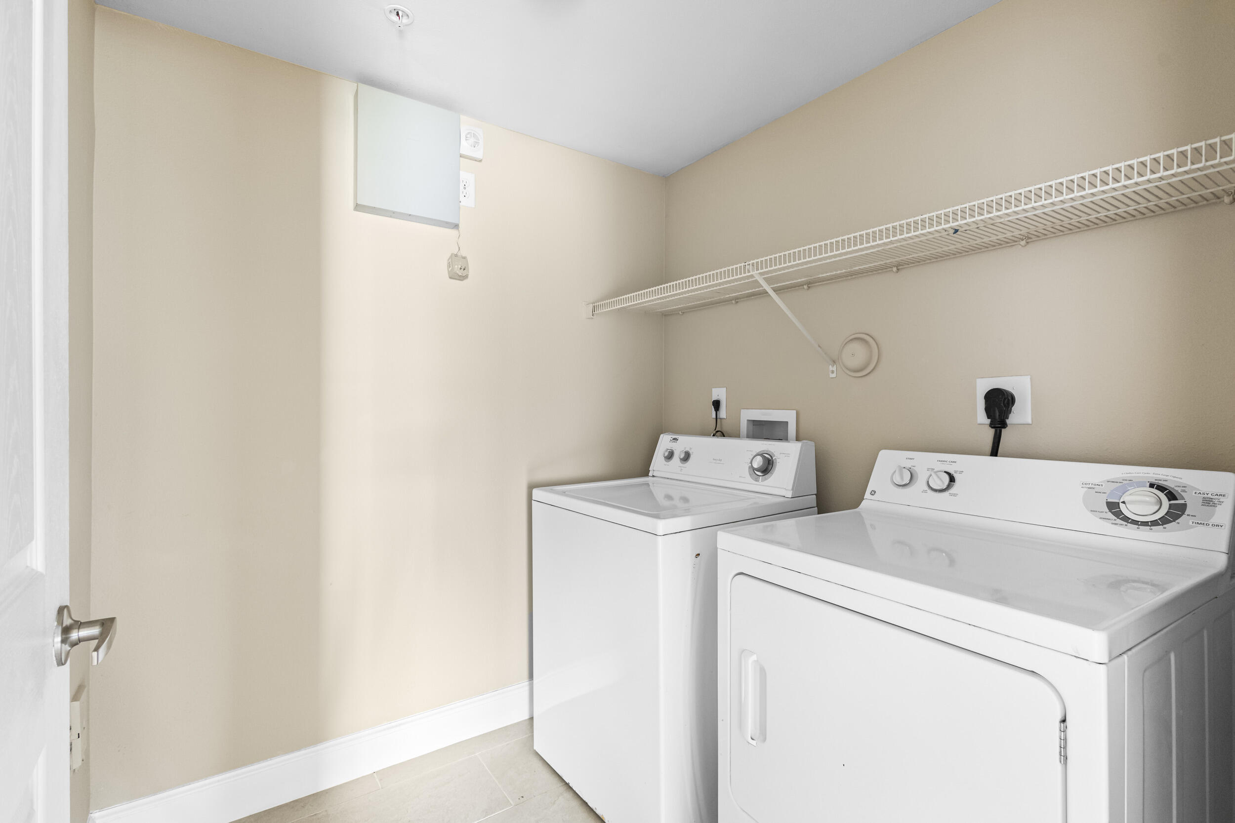 VILLAS AT EMERALD DUNES CONDO - Residential Lease