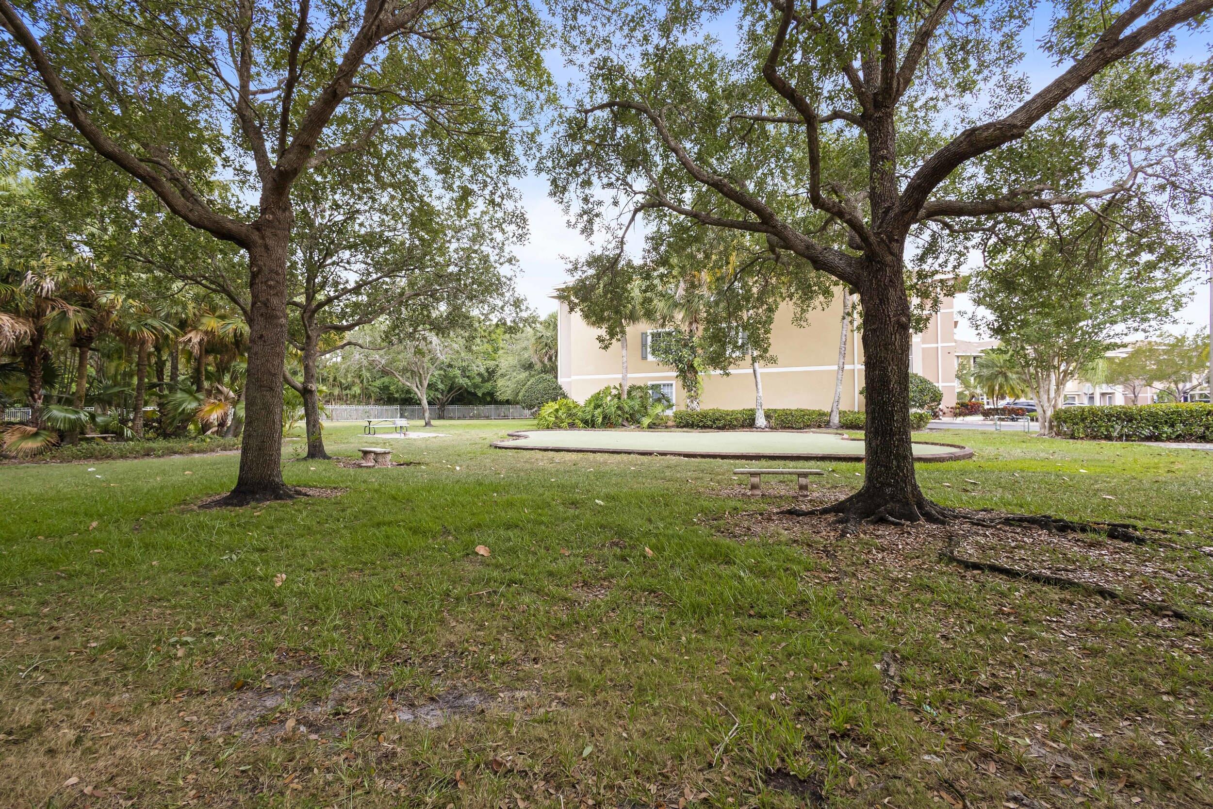 VILLAS AT EMERALD DUNES CONDO - Residential Lease
