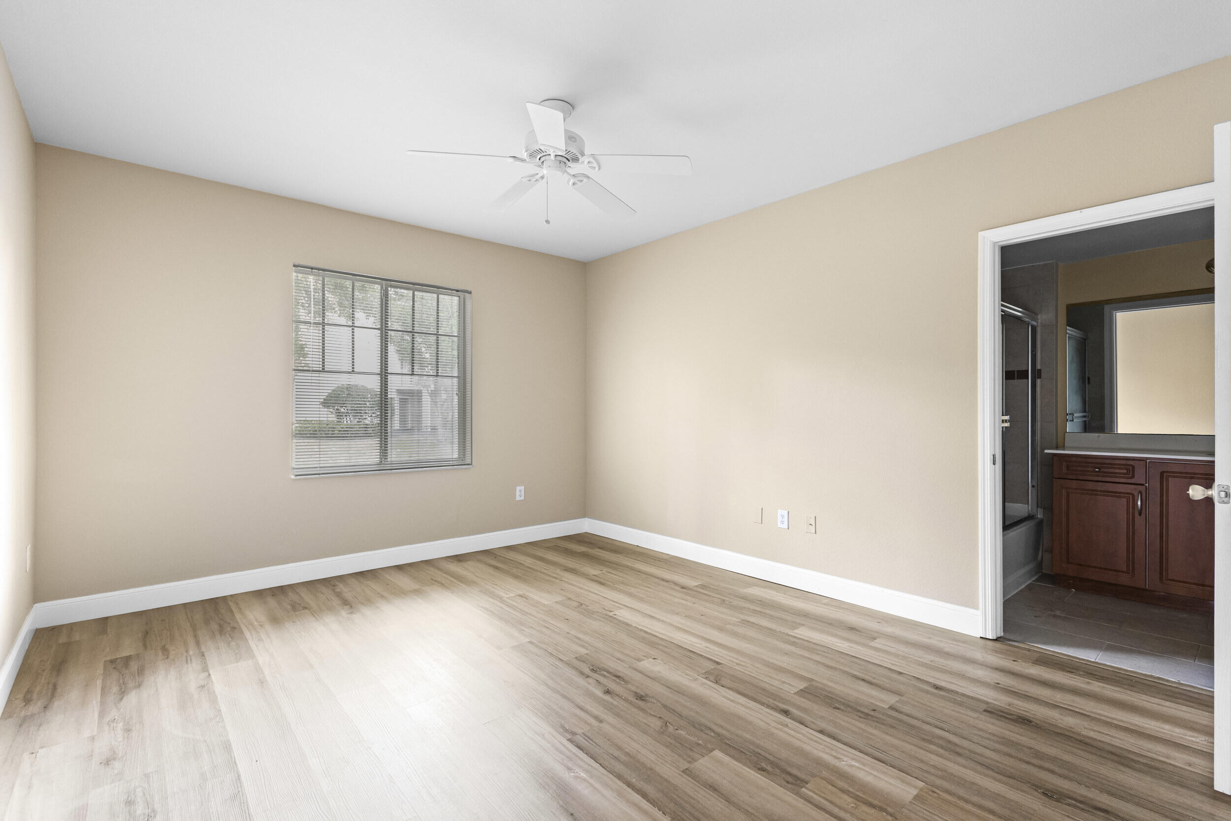VILLAS AT EMERALD DUNES CONDO - Residential Lease