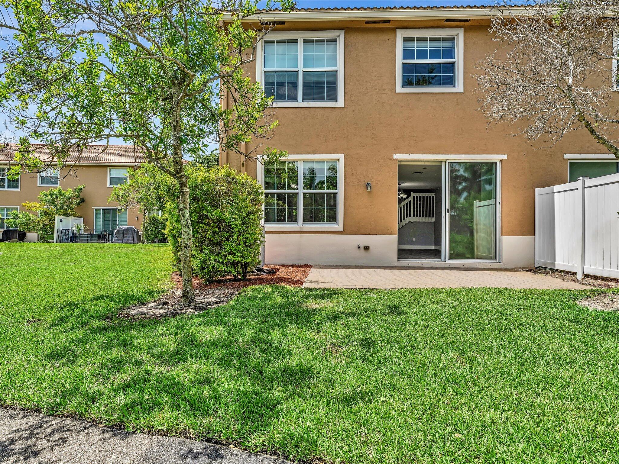 COLONY LAKE - Residential