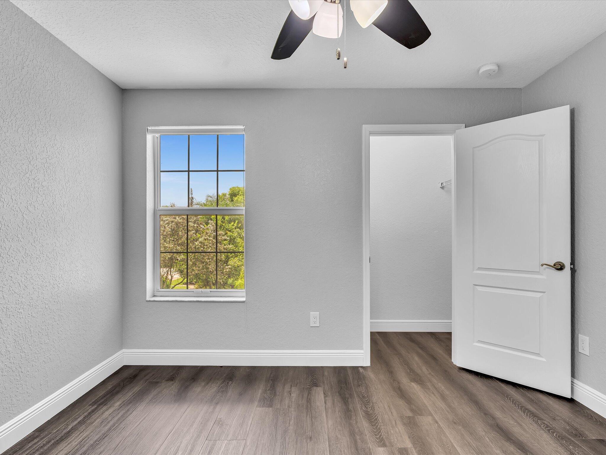 COLONY LAKE - Residential