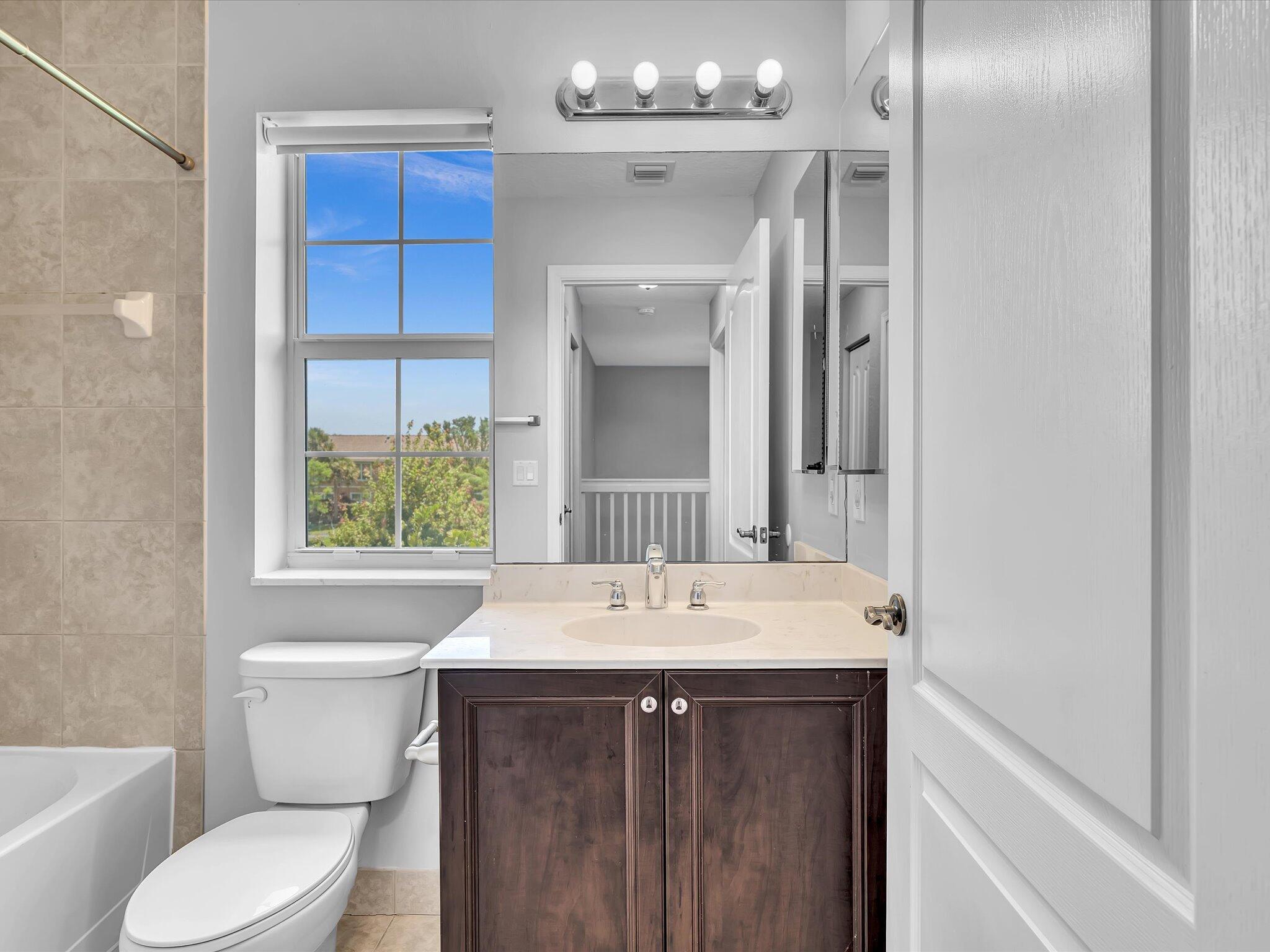 COLONY LAKE - Residential