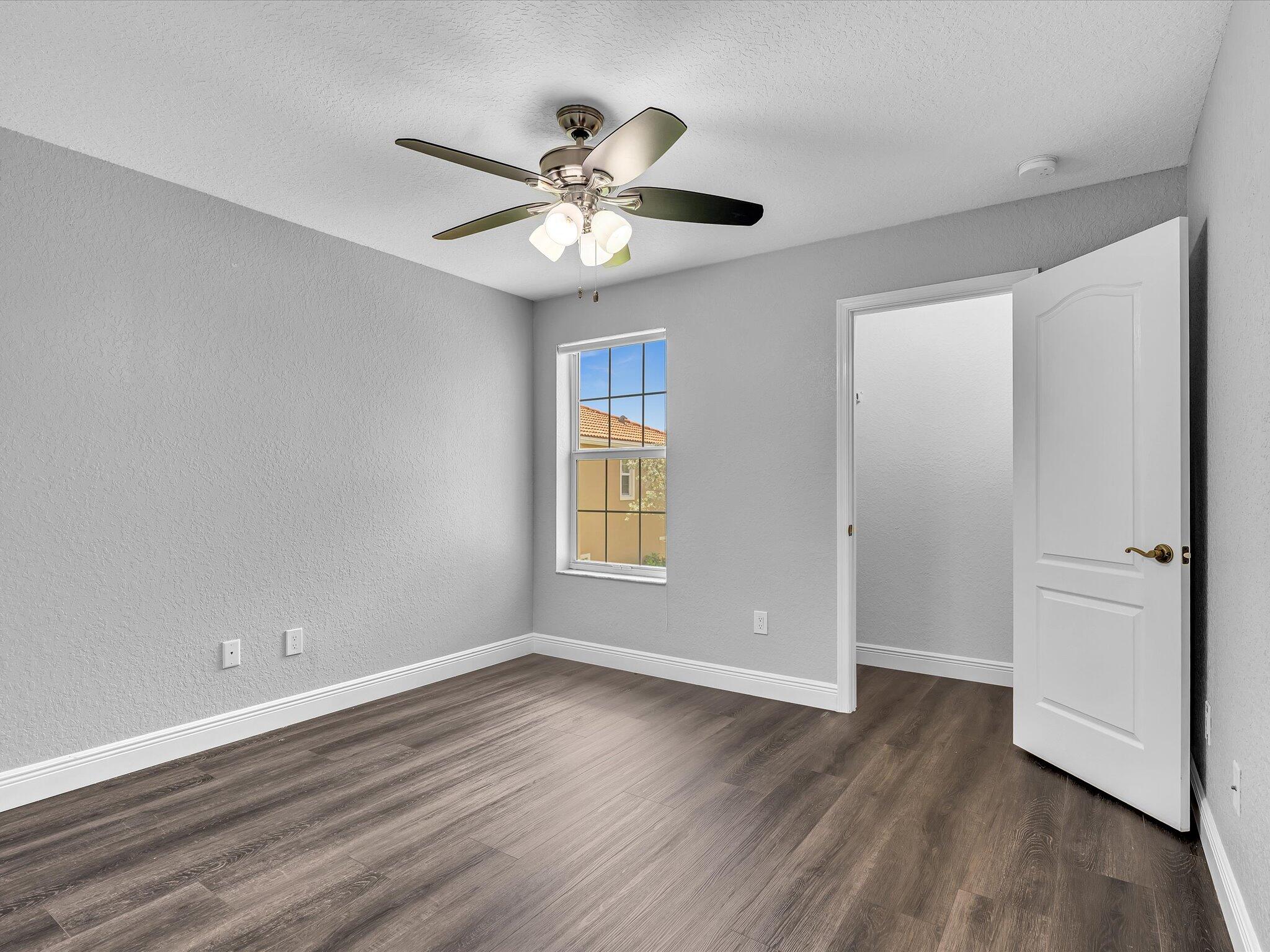 COLONY LAKE - Residential