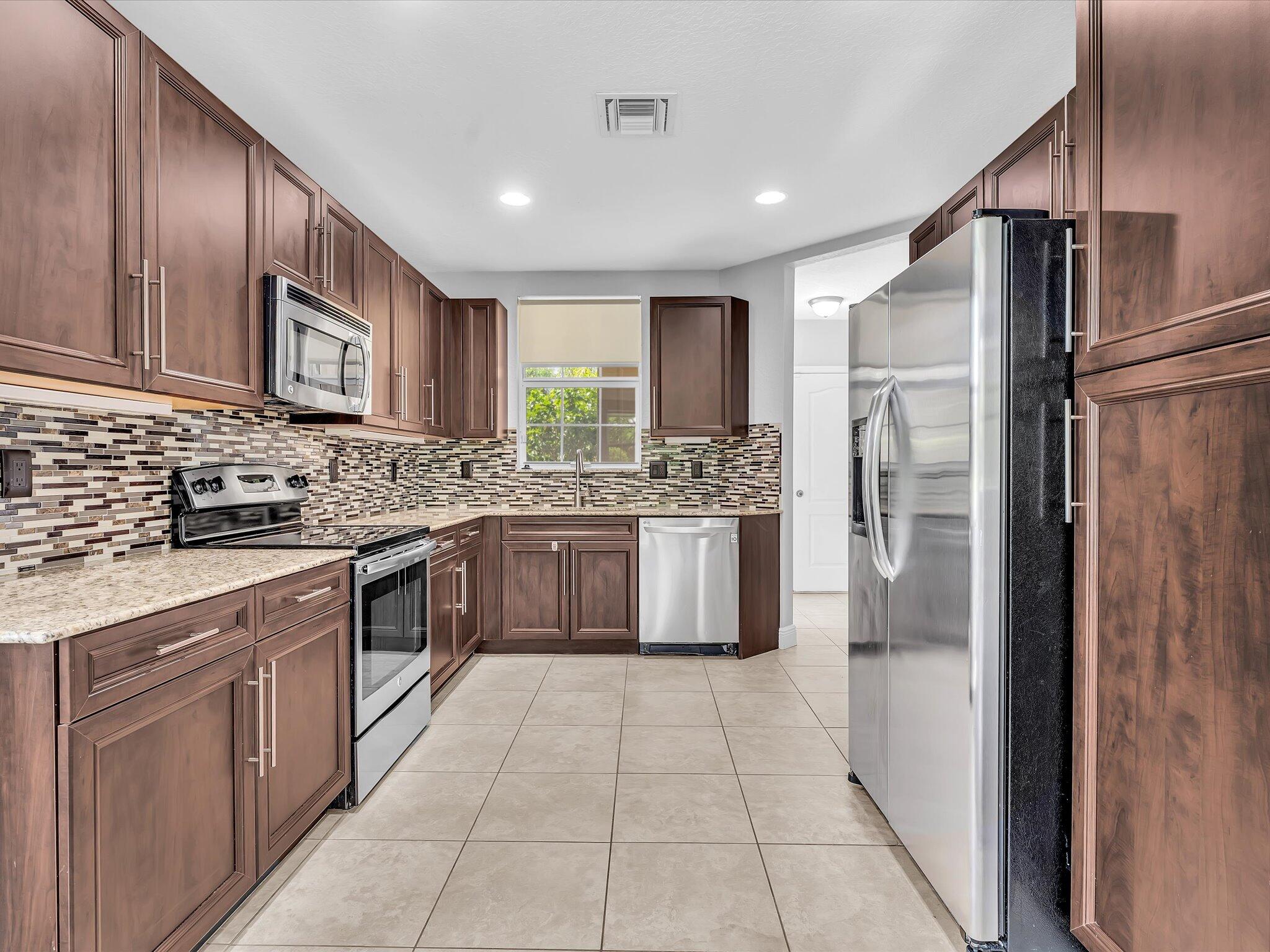 COLONY LAKE - Residential