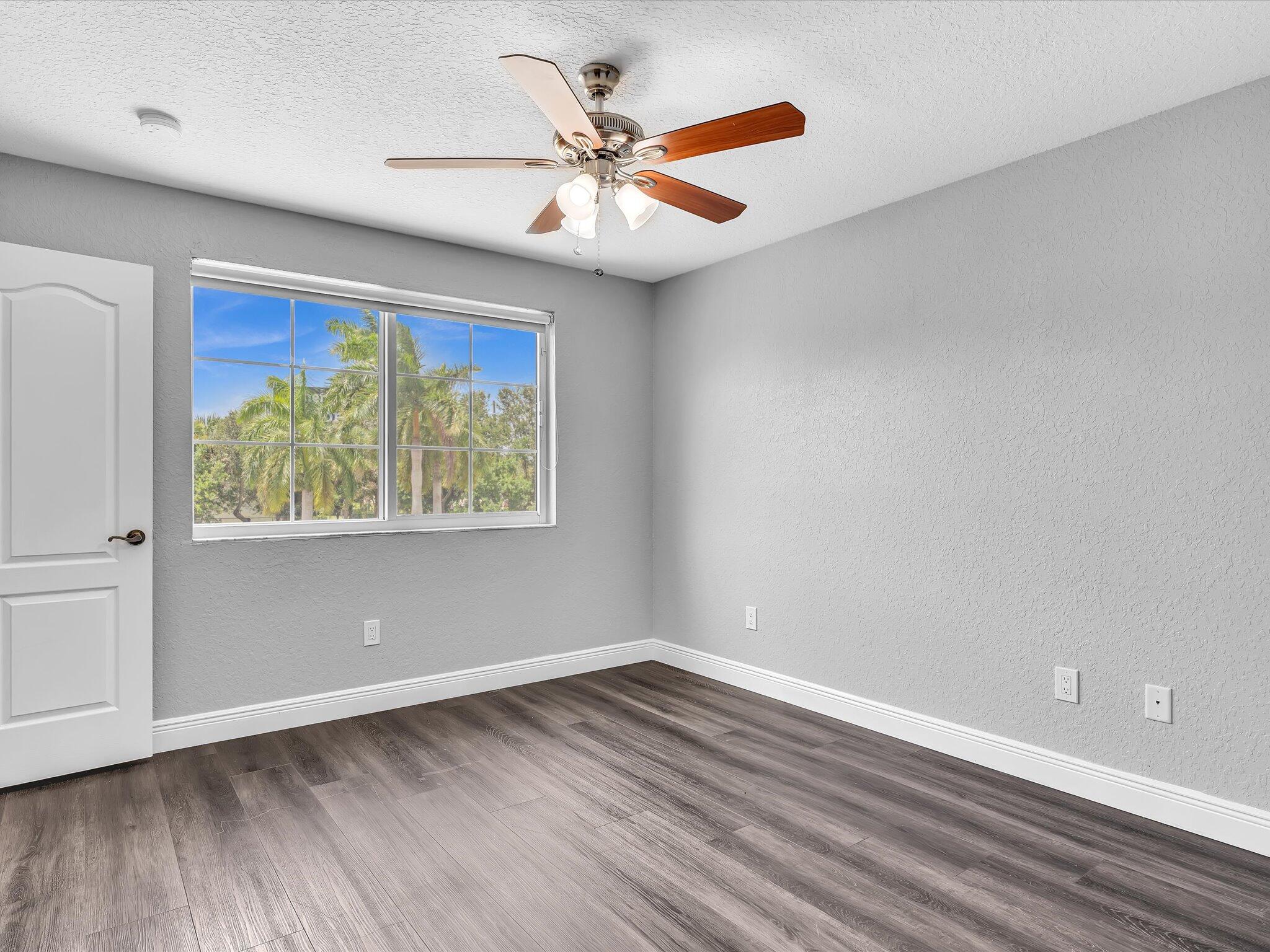 COLONY LAKE - Residential