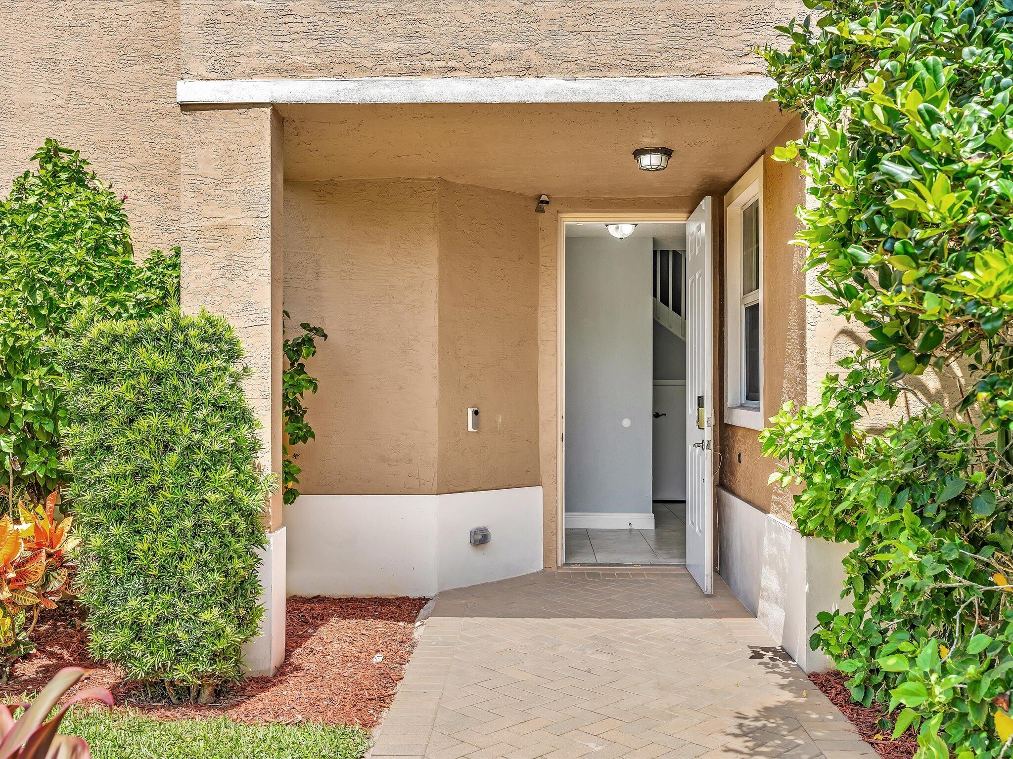COLONY LAKE - Residential