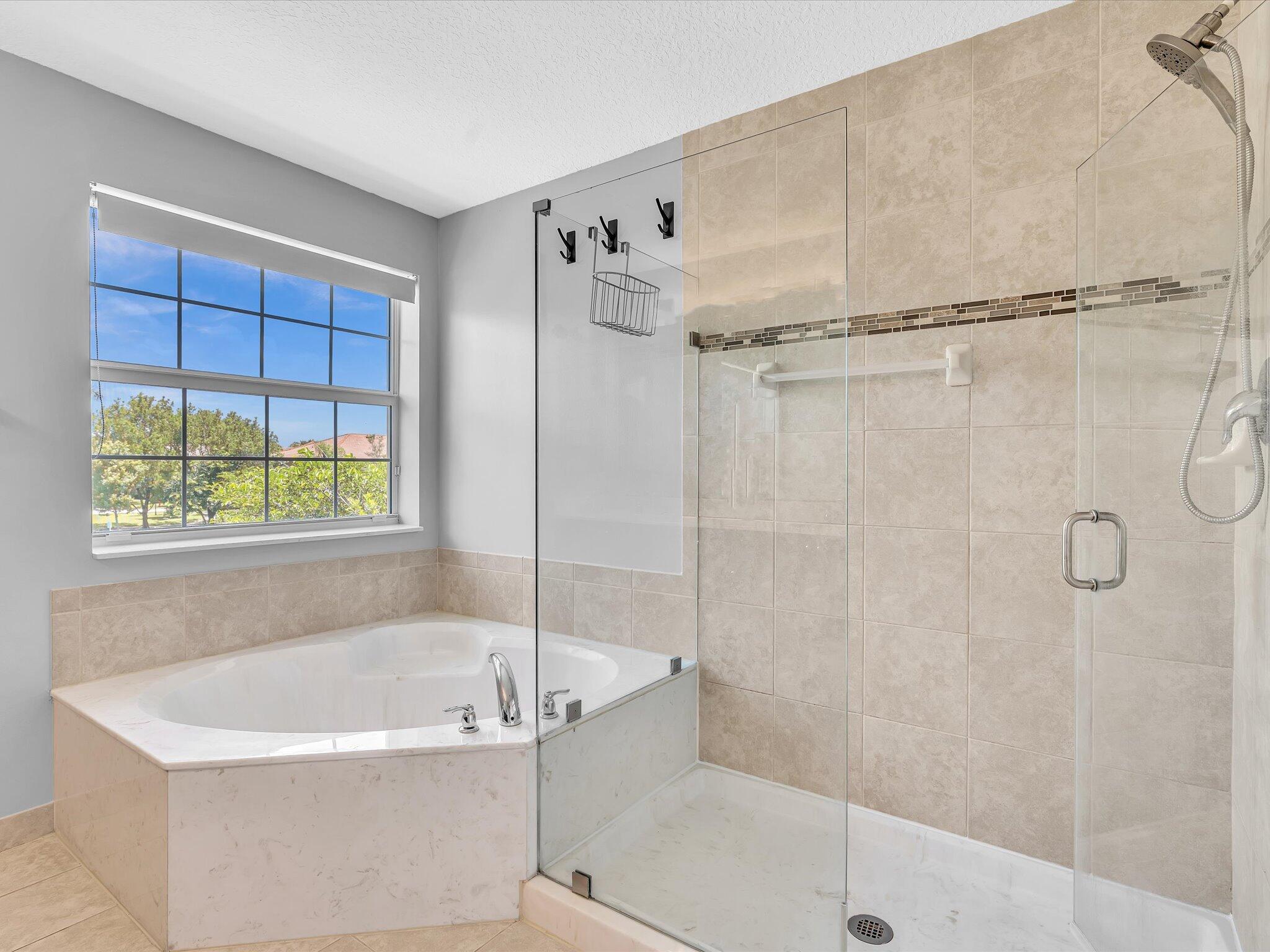 COLONY LAKE - Residential