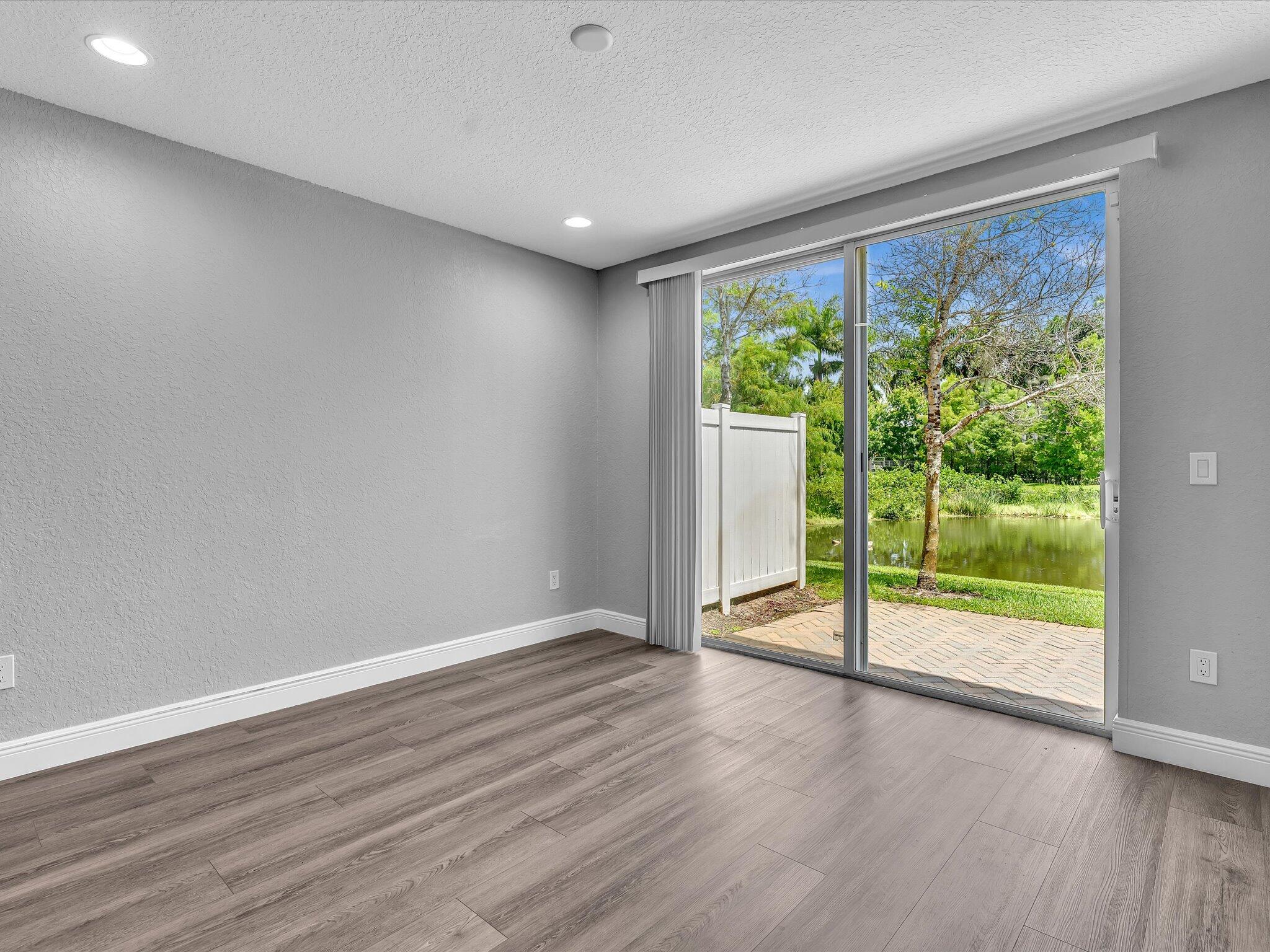 COLONY LAKE - Residential