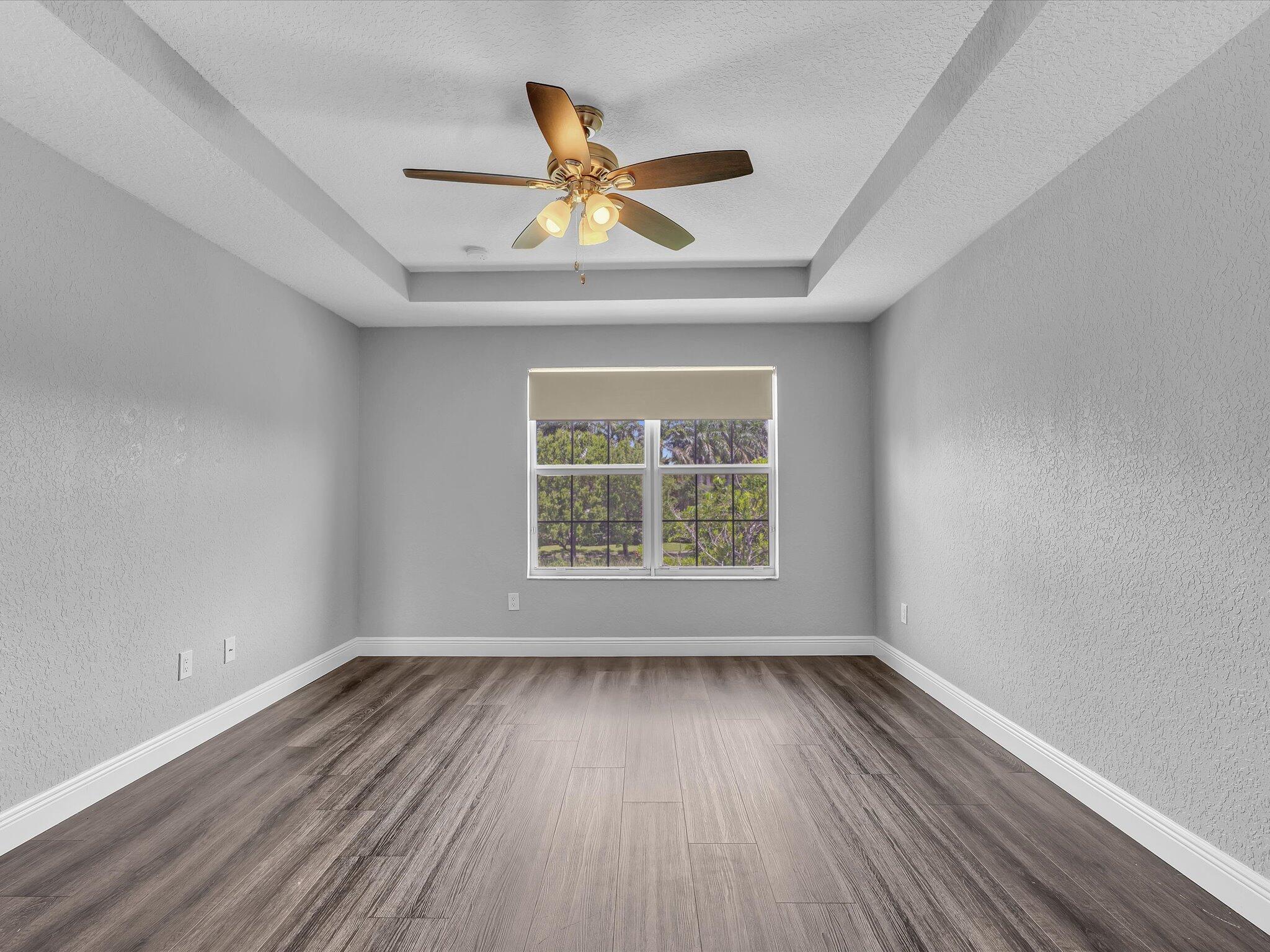 COLONY LAKE - Residential