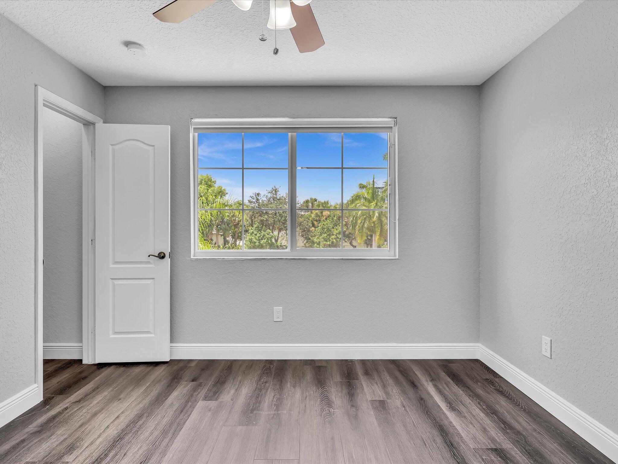 COLONY LAKE - Residential