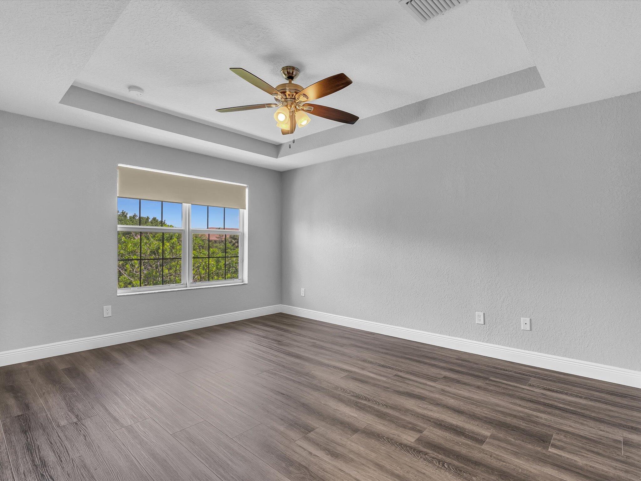COLONY LAKE - Residential